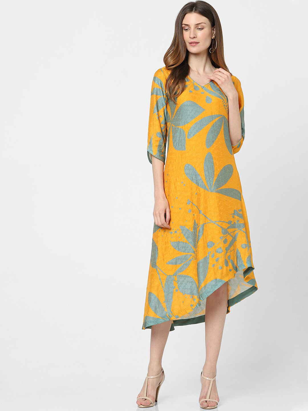 

Indifusion Women Yellow & Grey Floral Printed V-Neck Kurta
