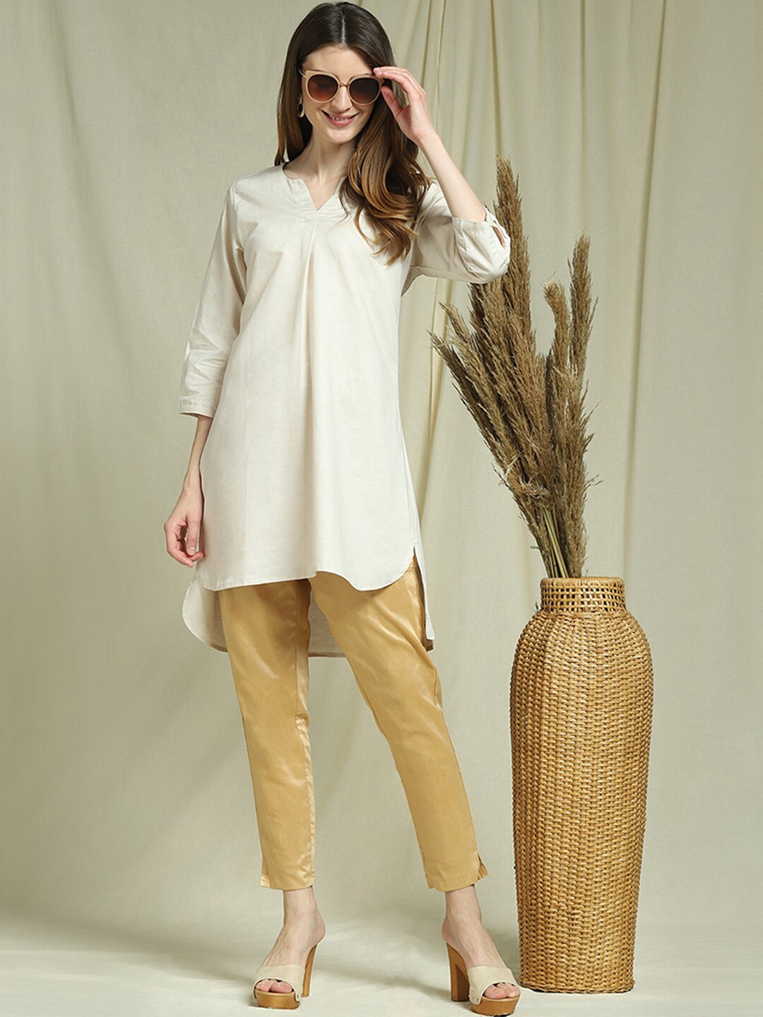

Indifusion Women Off White Solid Kurta