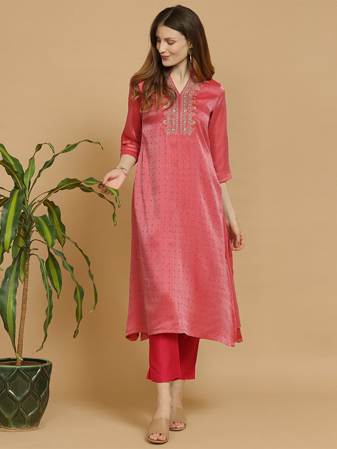 

Indifusion Women Pink Geometric Yoke Design Kurta