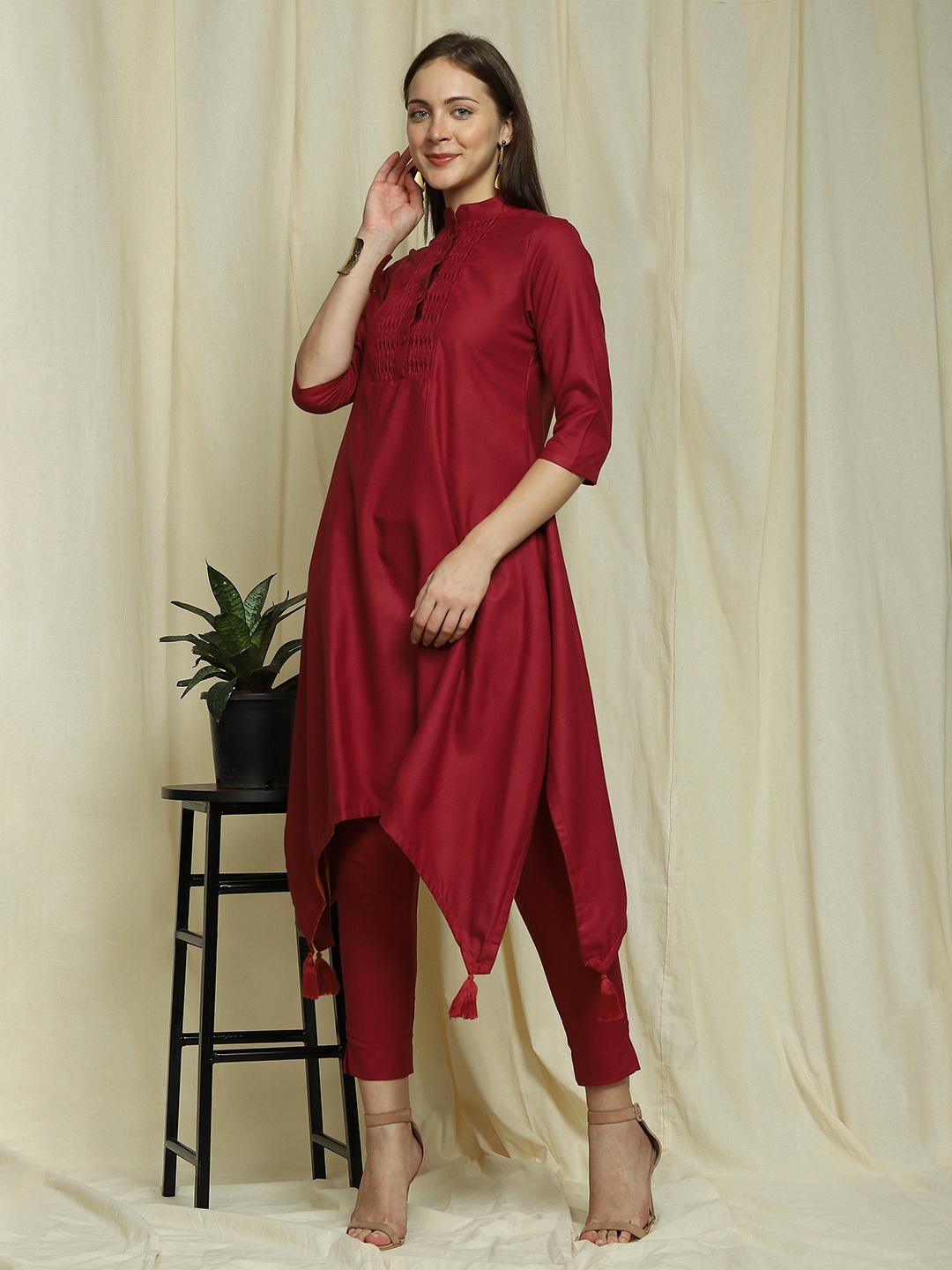 

Indifusion Women Red Solid Kurta