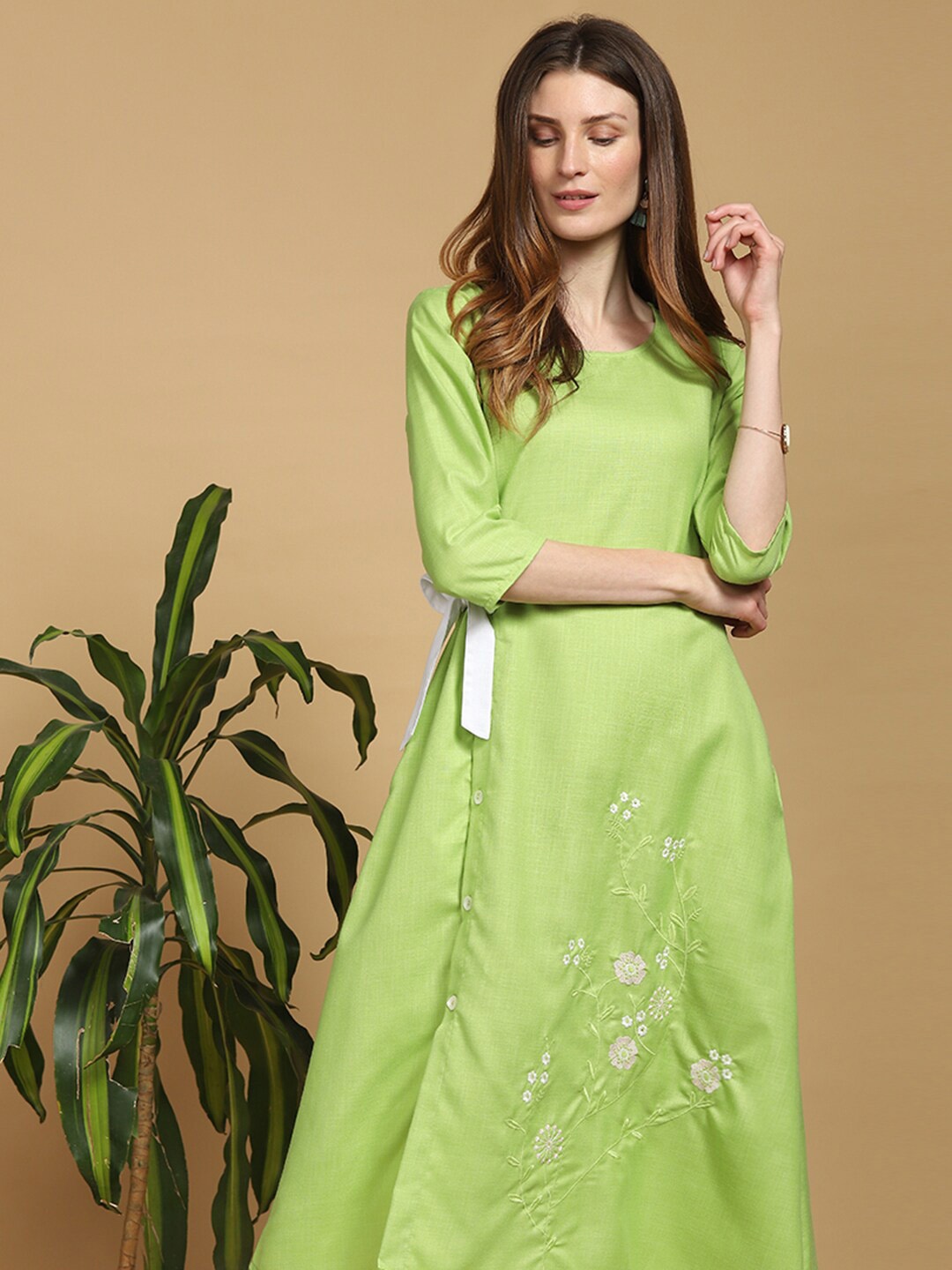 

Indifusion Women Green Floral Embroidered Kurta