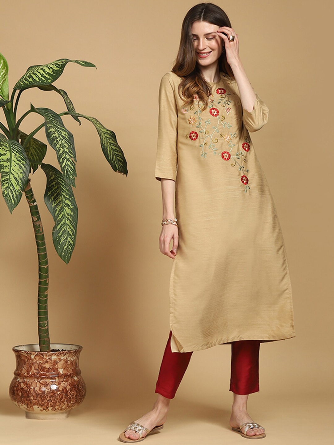 

Indifusion Women Beige Floral Embroidered Keyhole Neck Flared Sleeves Thread Work Kurta