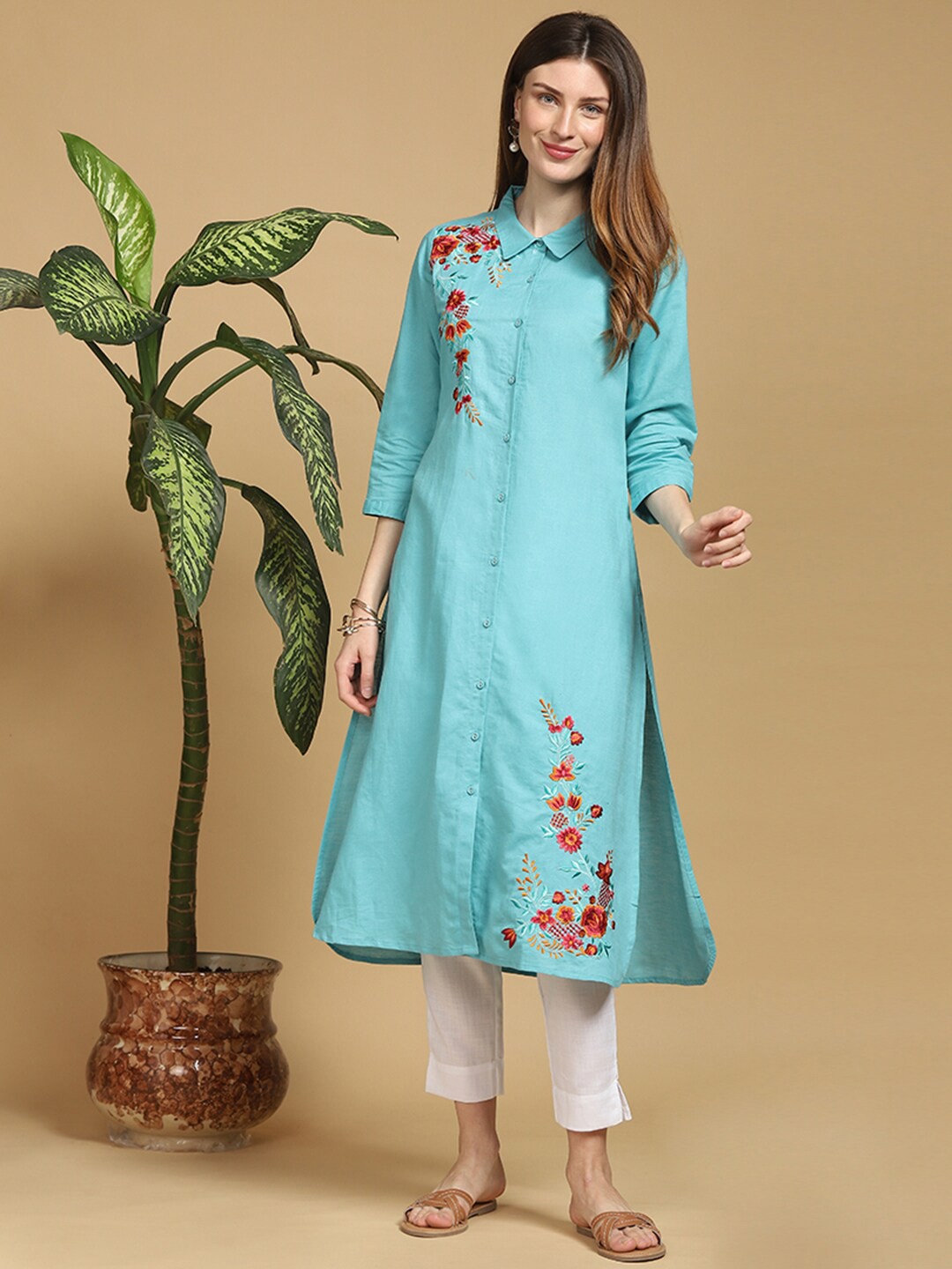 

Indifusion Women Blue & Red Floral Embroidered Flared Sleeves Thread Work Kurta