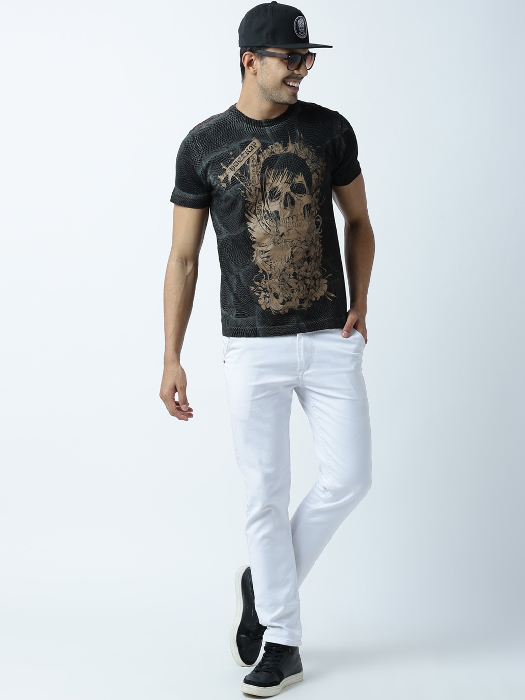 

Huetrap Men Black Printed T-shirt
