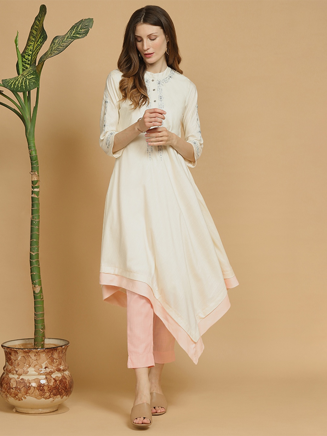 

Indifusion Women White & Pink Yoke Design Embroidered Kurta