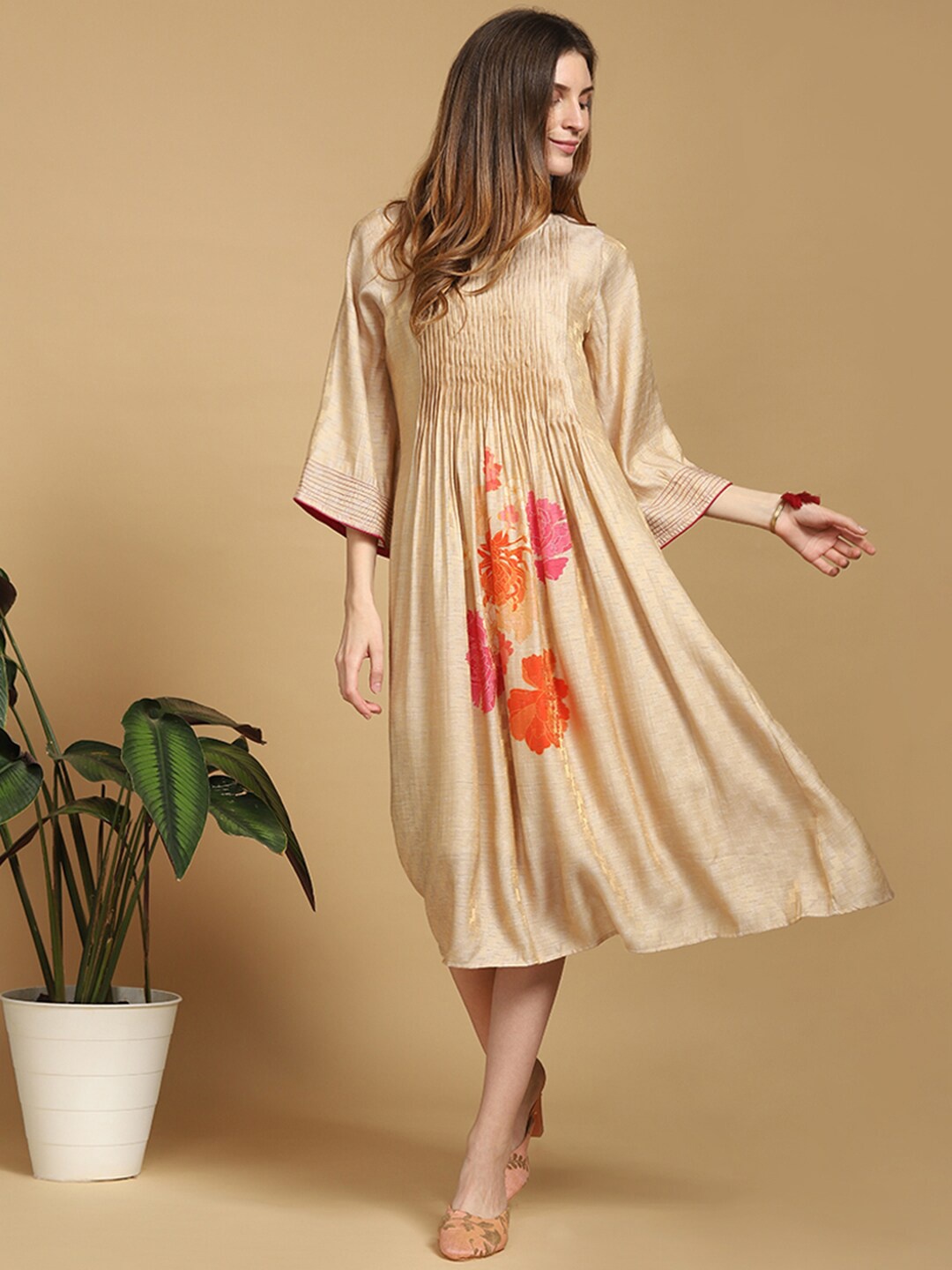 

Indifusion Women Beige & Pink Floral Printed Flared Sleeves Kurta