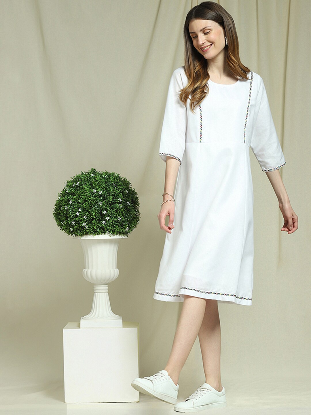 

Indifusion Women White Embroidered Thread Work Pathani Kurta