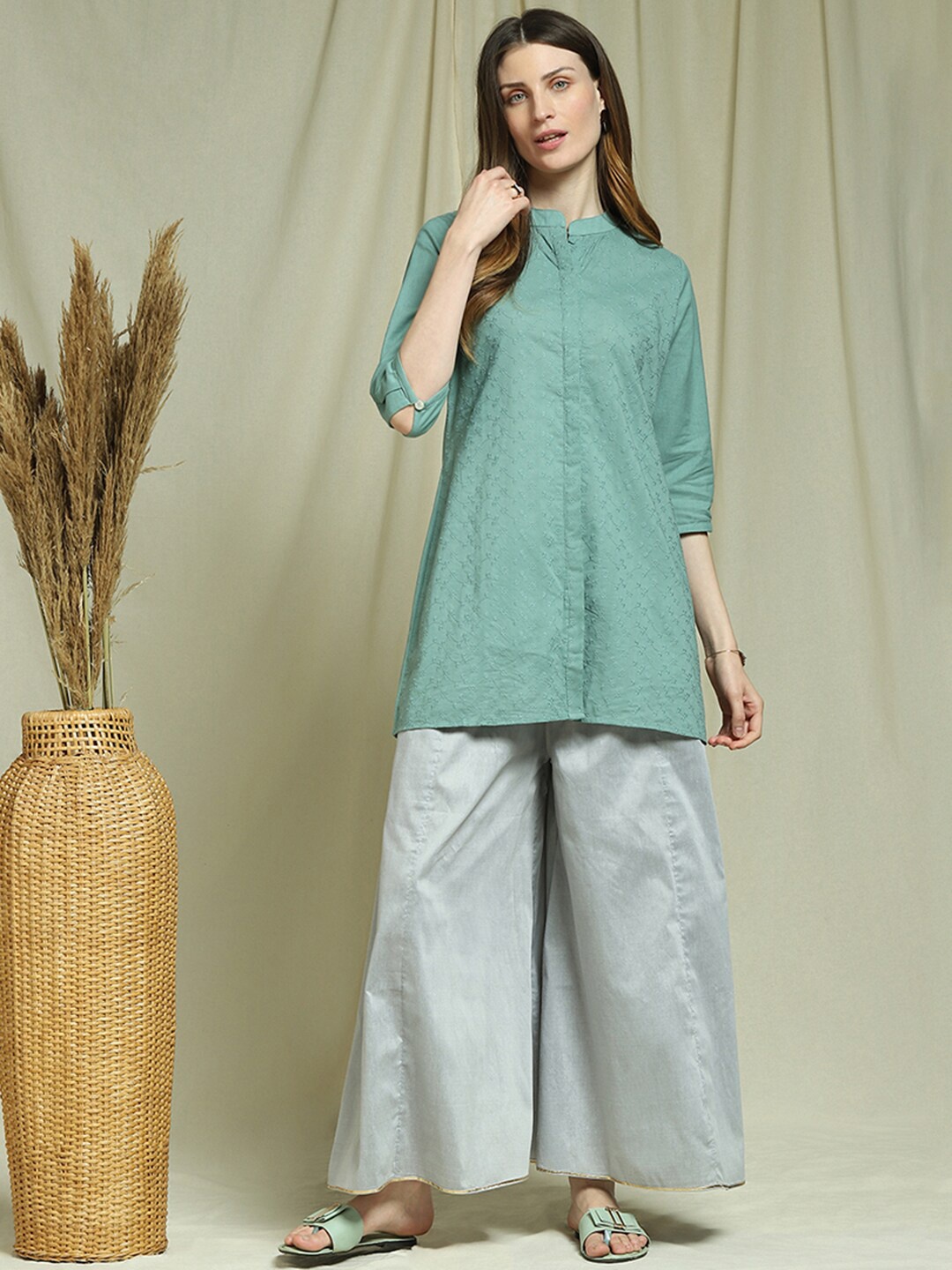 

Indifusion Women Green Floral Embroidered Thread Work Kurta