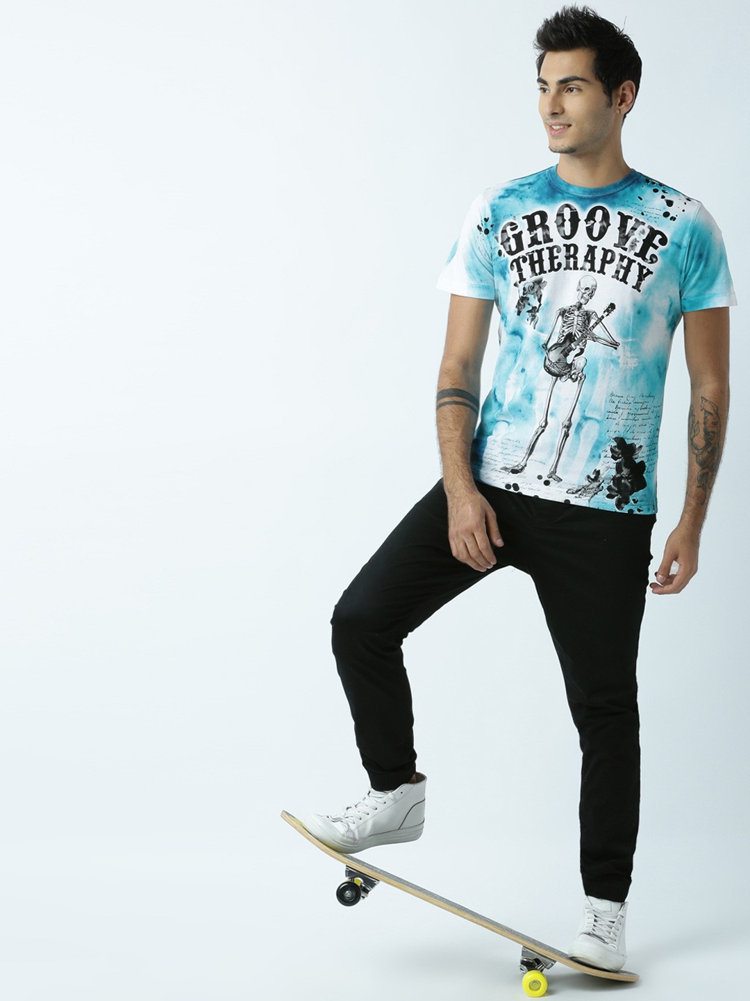 

Huetrap Men White & Blue Printed T-shirt