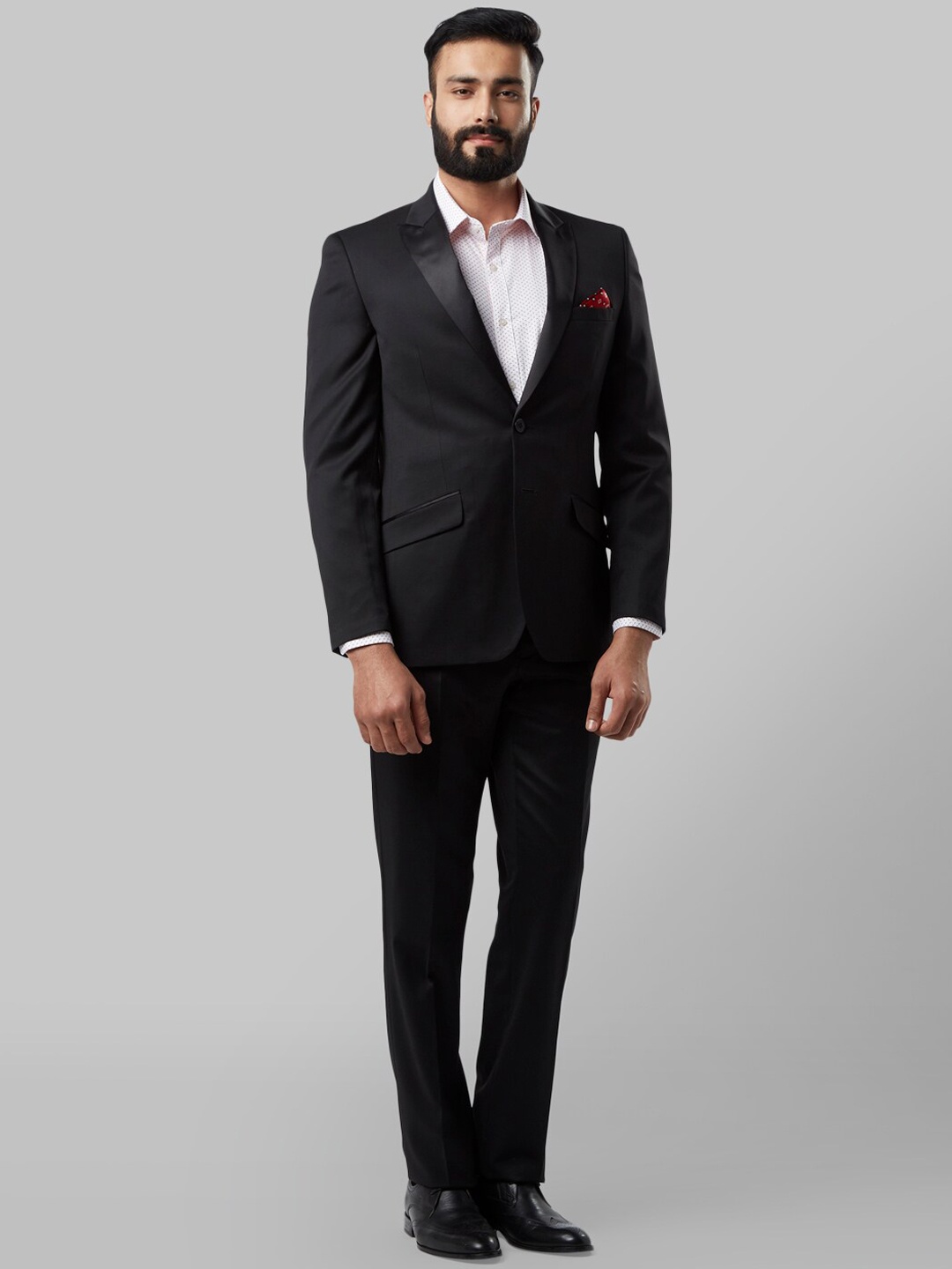 

Raymond Men Black Solid Single-Breasted Two-Piece Suit