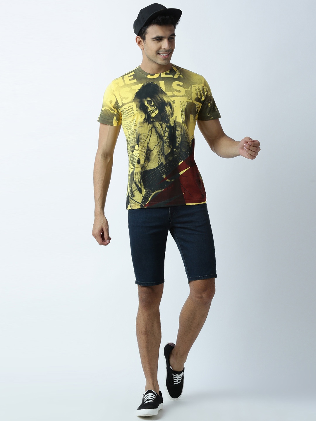 

Huetrap Men Yellow Printed Round Neck T-shirt