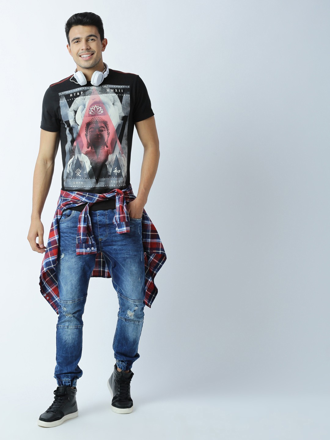 

Huetrap Men Black Printed Round Neck T-shirt
