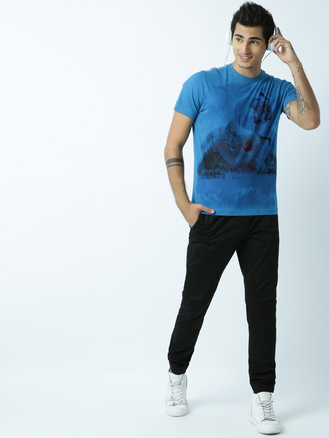 

Huetrap Men Blue Printed Round Neck T-shirt