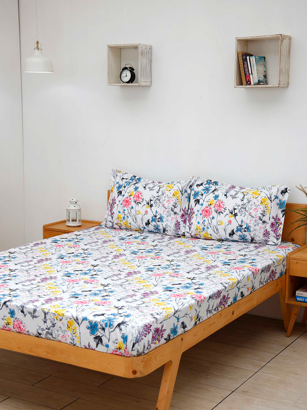 

Ariana Unisex White Bedsheets