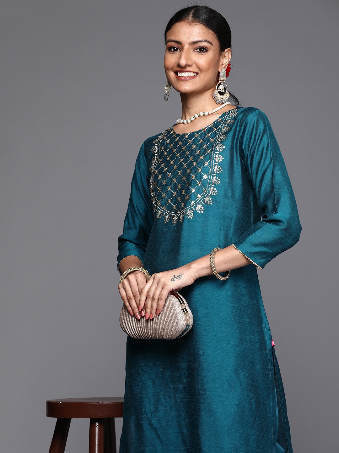

Varanga Women Teal & Gold-Toned Ethnic Motifs Yoke Design Kurta