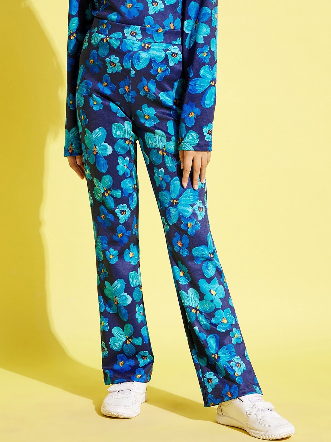 

Noh Voh - SASSAFRAS Kids Girls Navy Blue Floral Printed Flared High-Rise Trousers