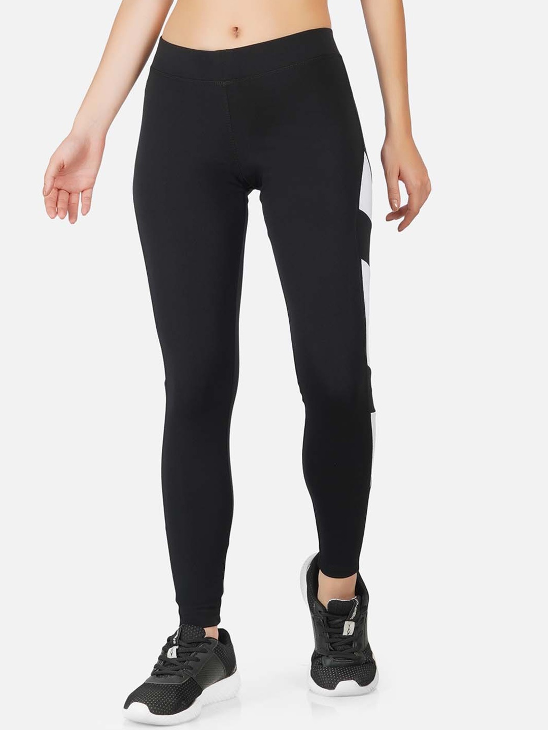 

NEU LOOK FASHION Women Black & White Colourblocked Tights