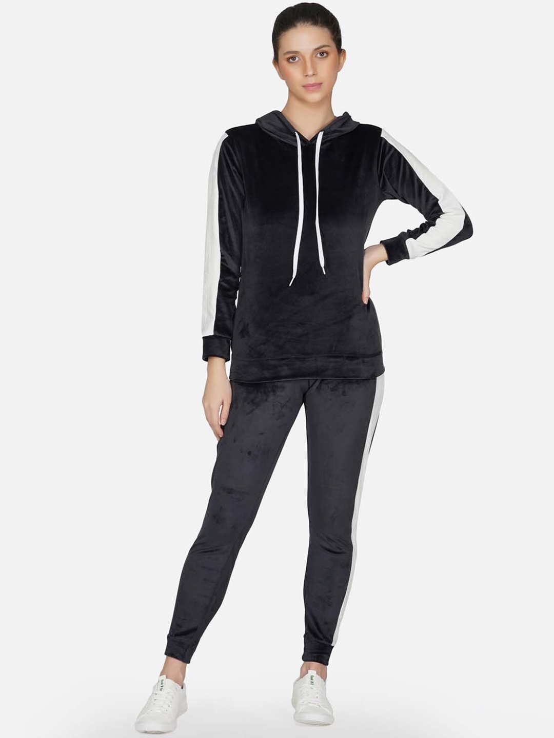 

NEU LOOK FASHION Women Black & White Colourblocked Slim-Fit Tracksuits