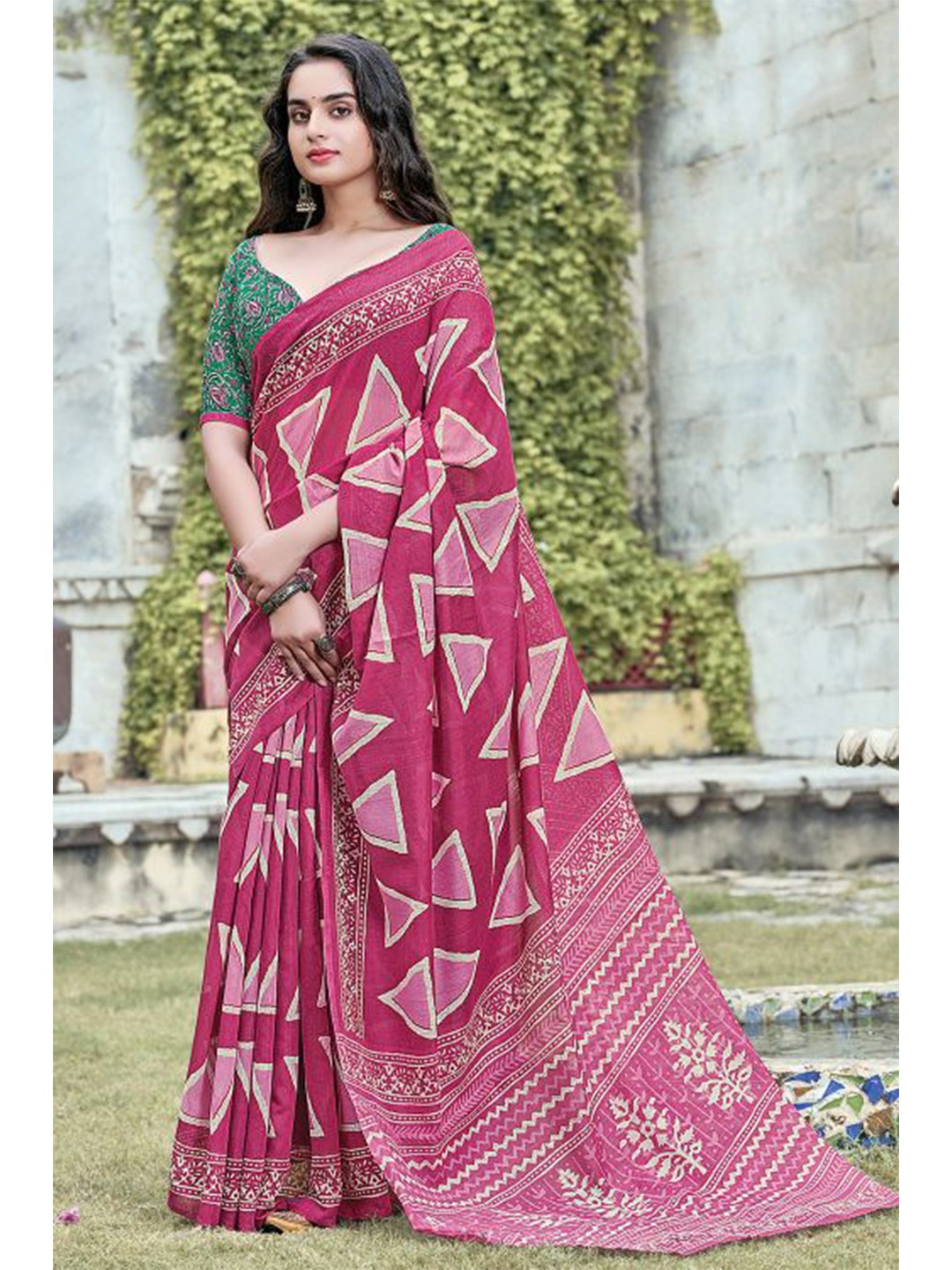 

KARAGIRI Pink & White Geometric Printed Saree