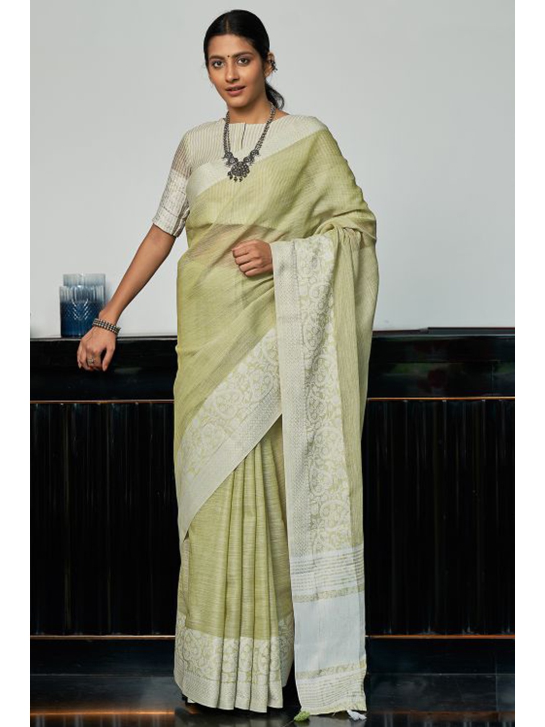 

KARAGIRI Green & White Ethnic Motifs Zari Linen Blend Saree