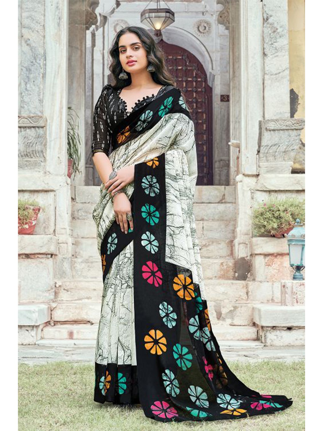 

KARAGIRI White & Black Floral Saree