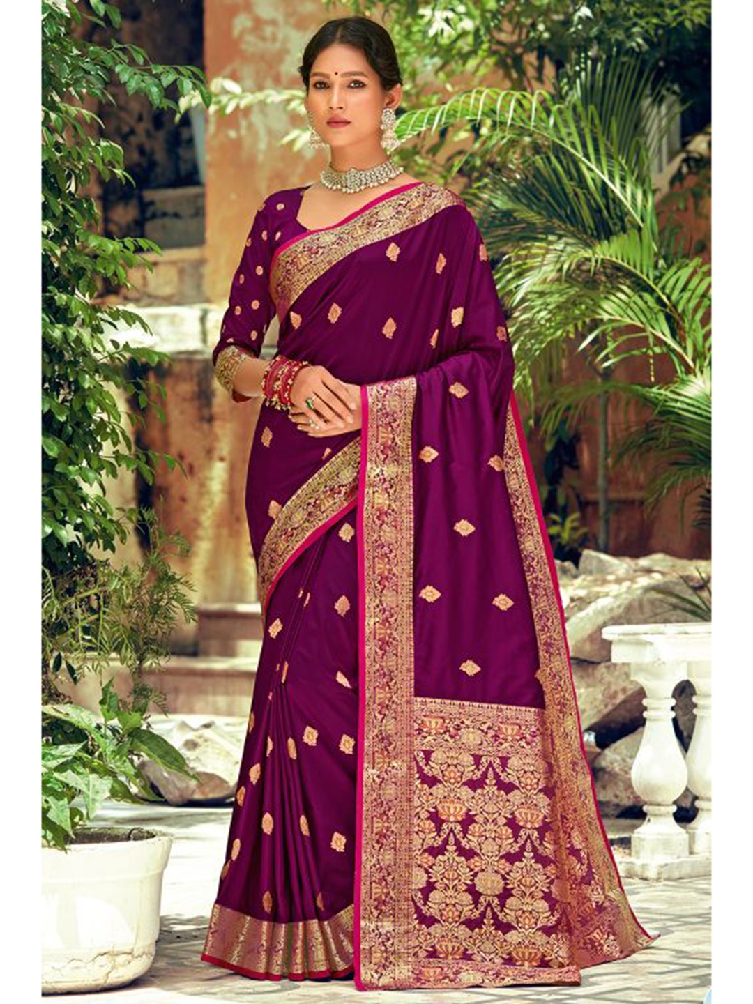 

KARAGIRI Purple & Gold-Toned Woven Design Zari Saree