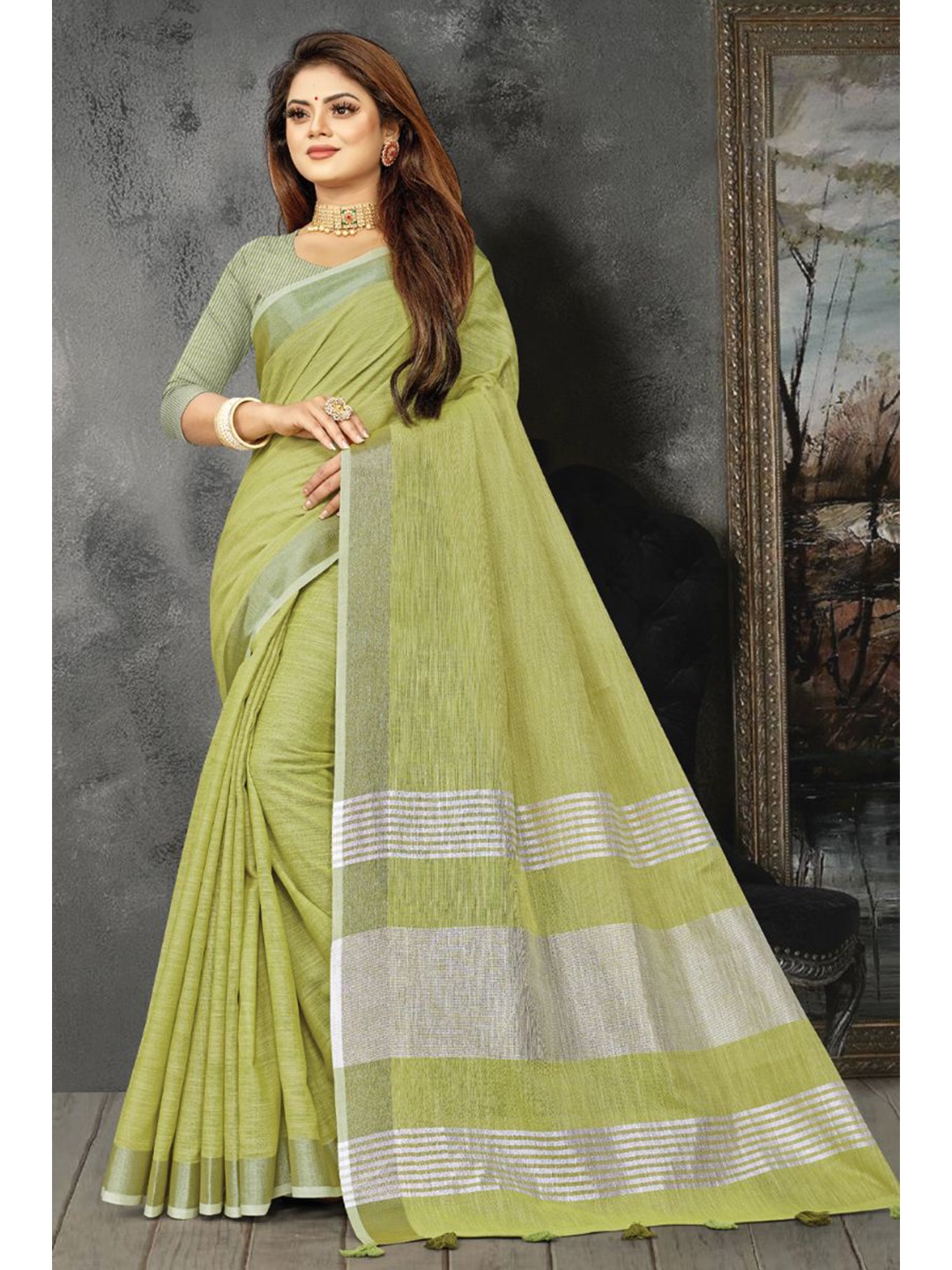 

KARAGIRI Women Green & Silver-Toned Linen Blend Saree