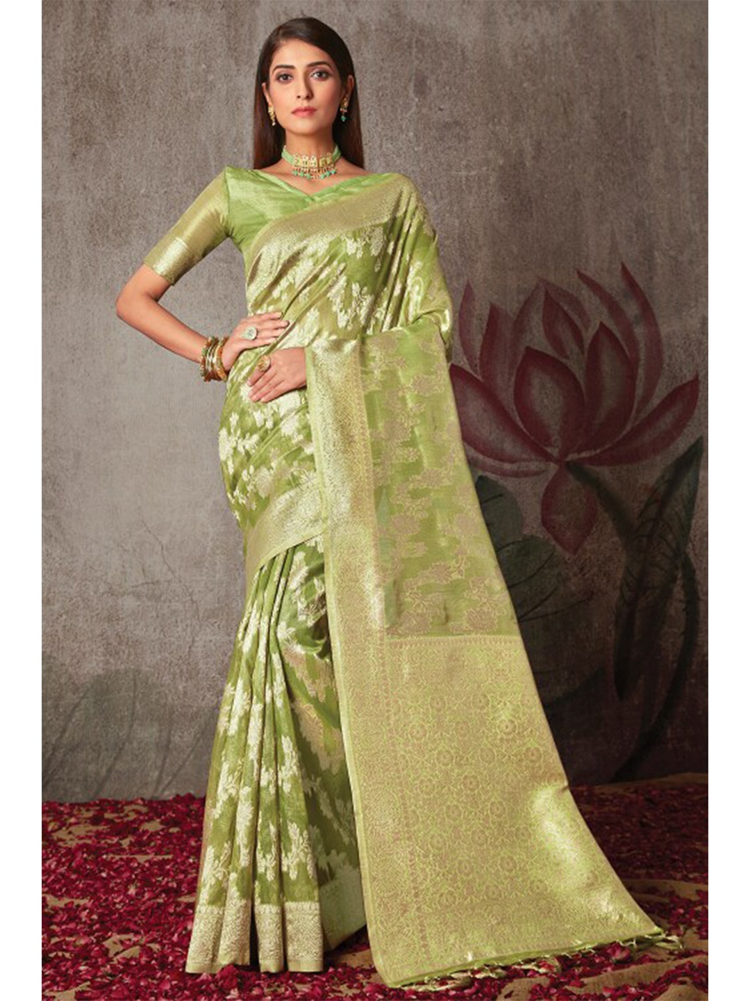 

KARAGIRI Green & Gold-Toned Cotton Woven Design Zari Banarasi Saree