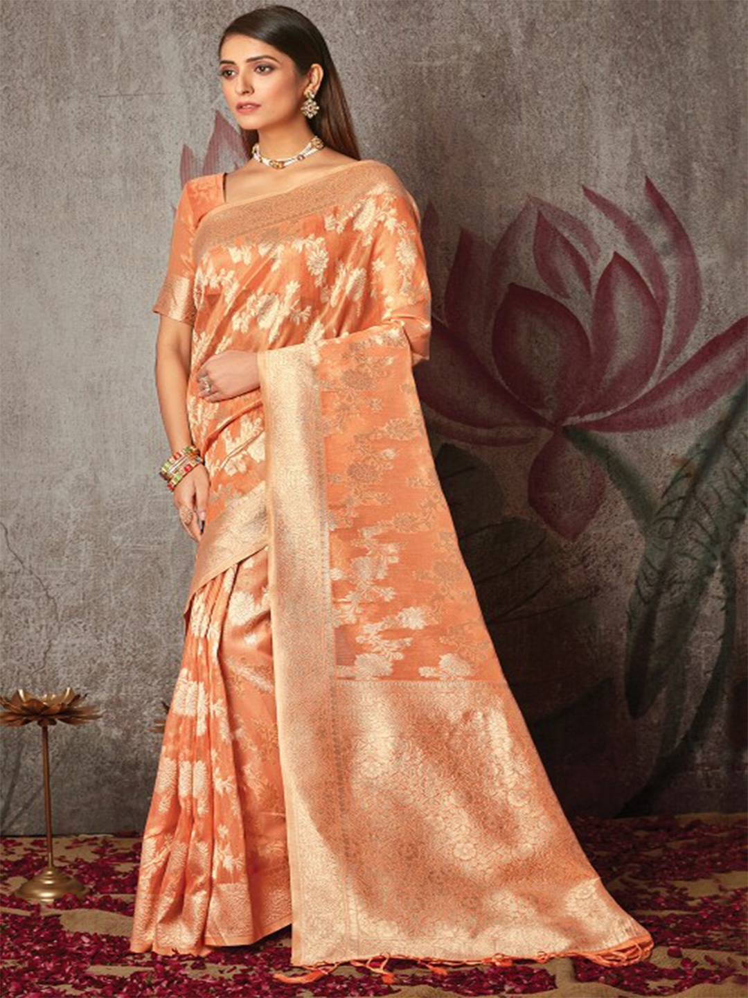 

KARAGIRI Peach-Coloured & Gold-Toned Woven Design Zari Banarasi Saree