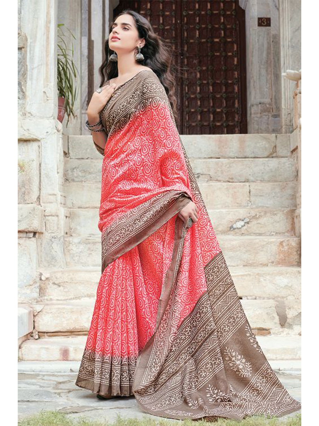 

KARAGIRI Pink & Brown Paisley Printed Polycotton Saree