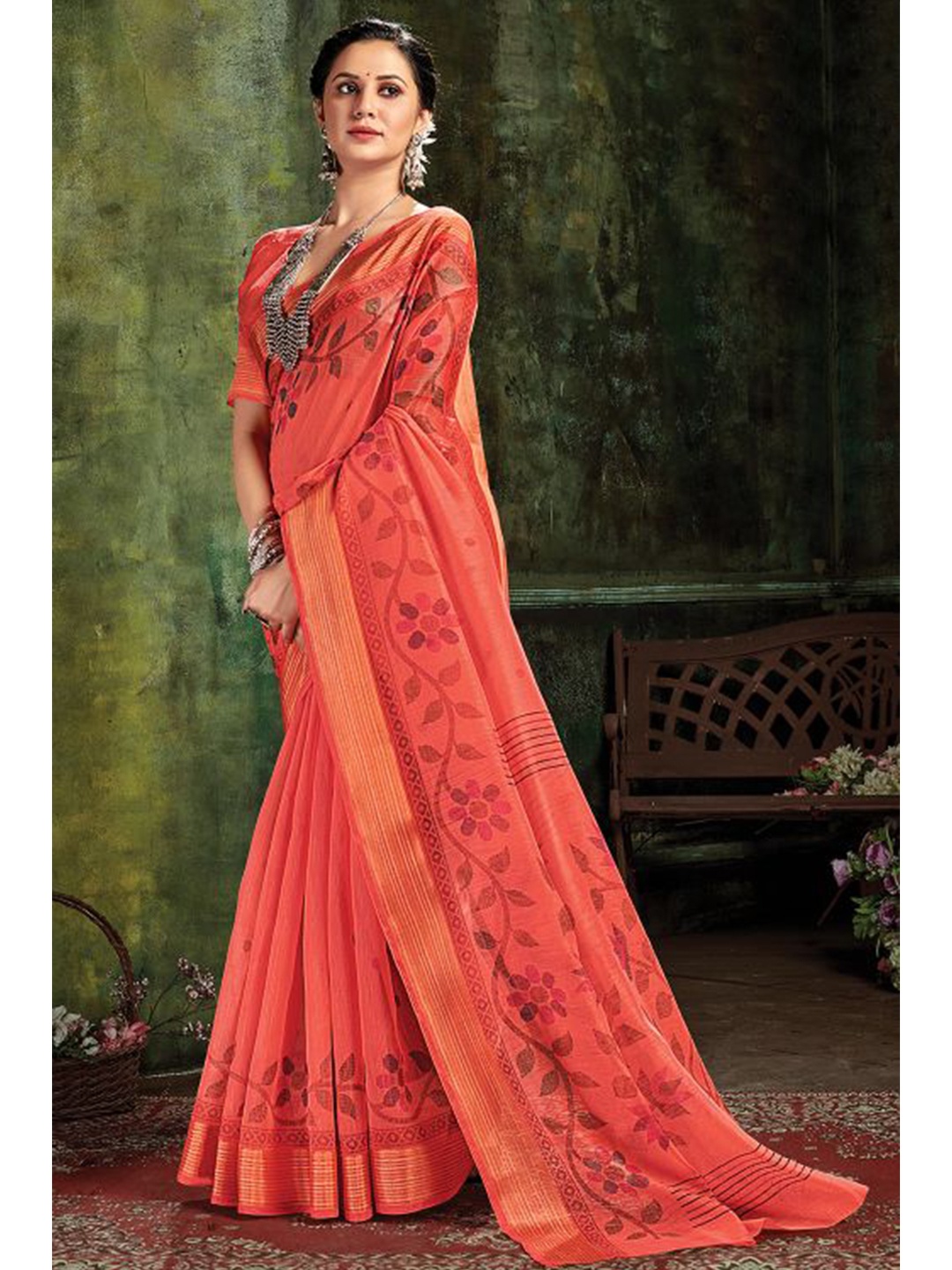 

KARAGIRI Women Peach-Coloured & Gold-Toned Floral Saree