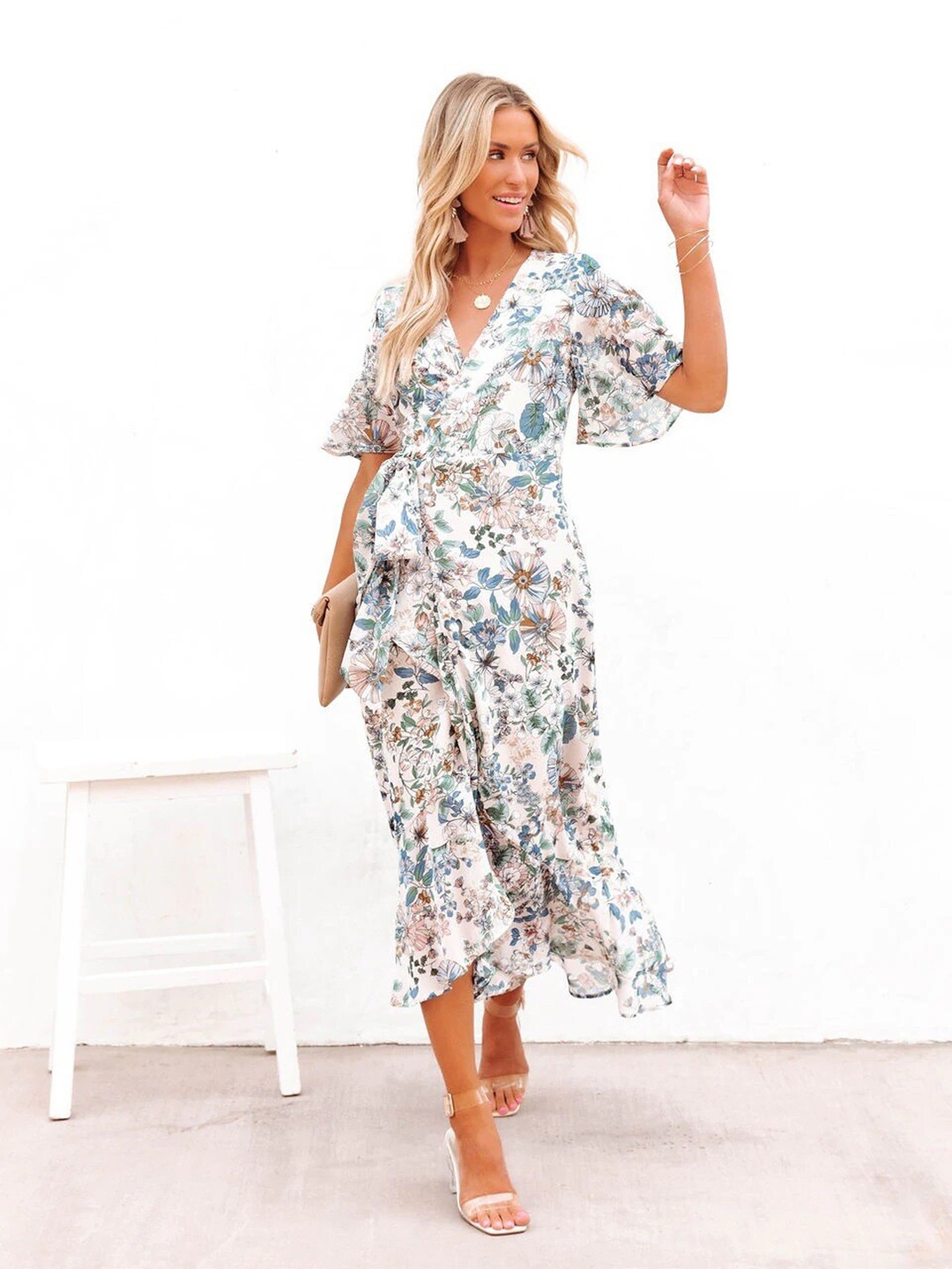 

La Aimee Women White Floral Dress