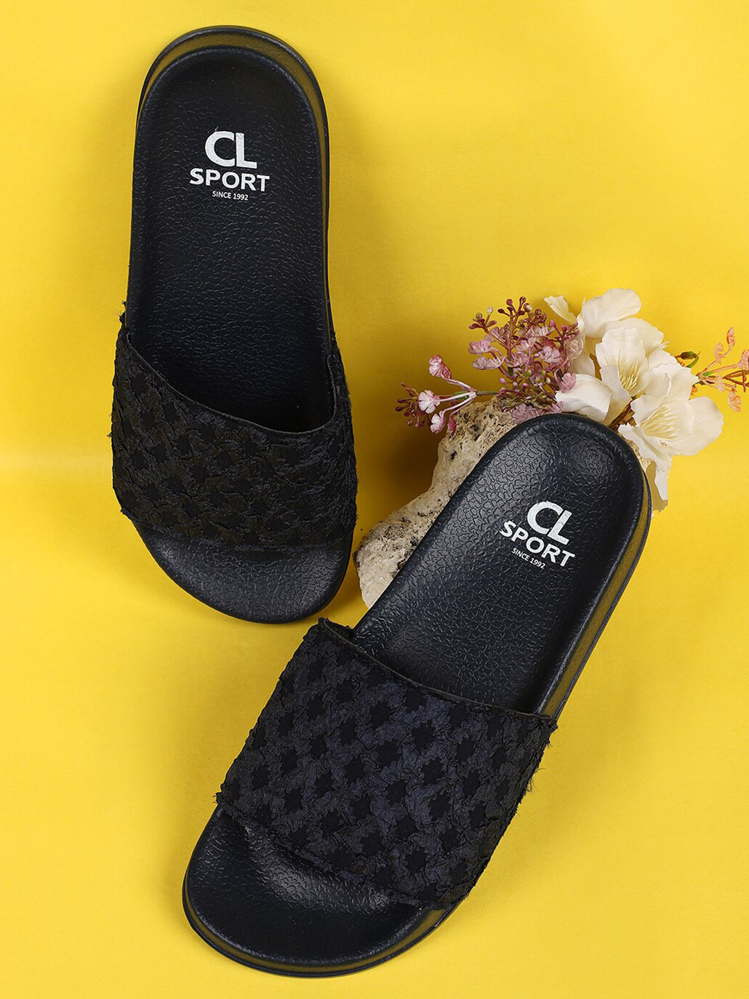 

Carlton London sports Women Black Sliders