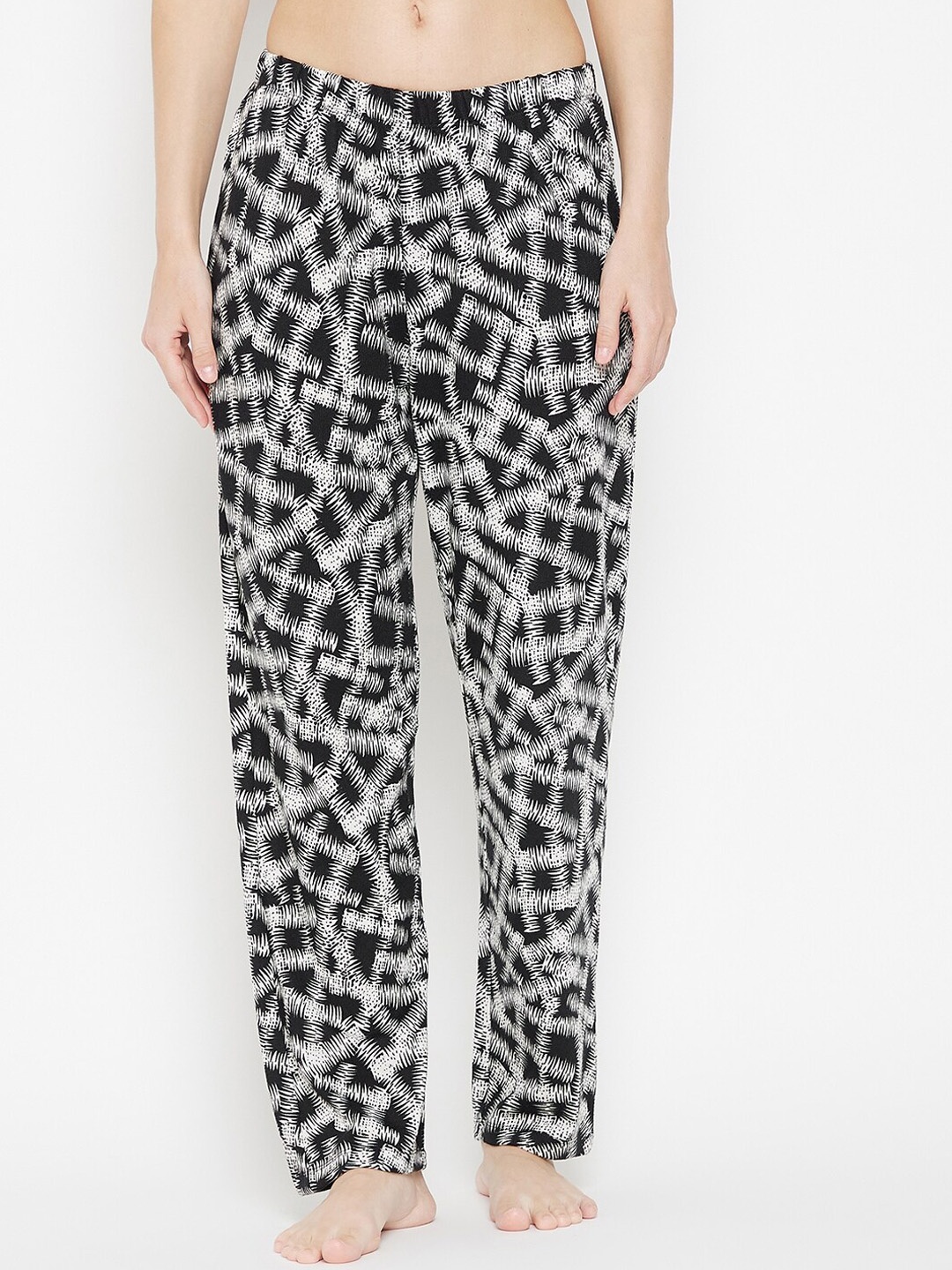 

MADAME M SECRET Women Black & White Printed Lounge Pants