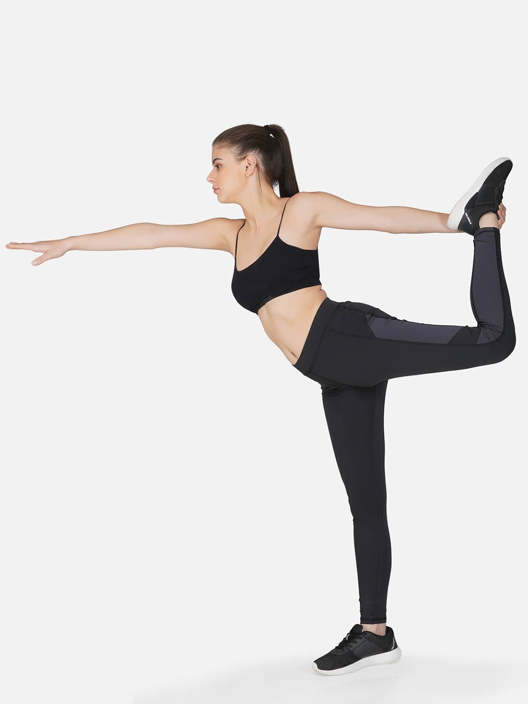 

IMPERATIVE Women Black & Grey Patterned Slim Fit Tights