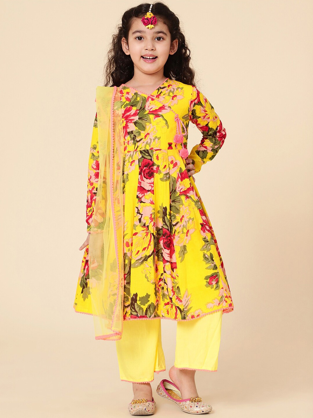 

A T U N Girls Yellow Floral Printed Angrakha Pure Cotton Kurta with Trousers & With Dupatta