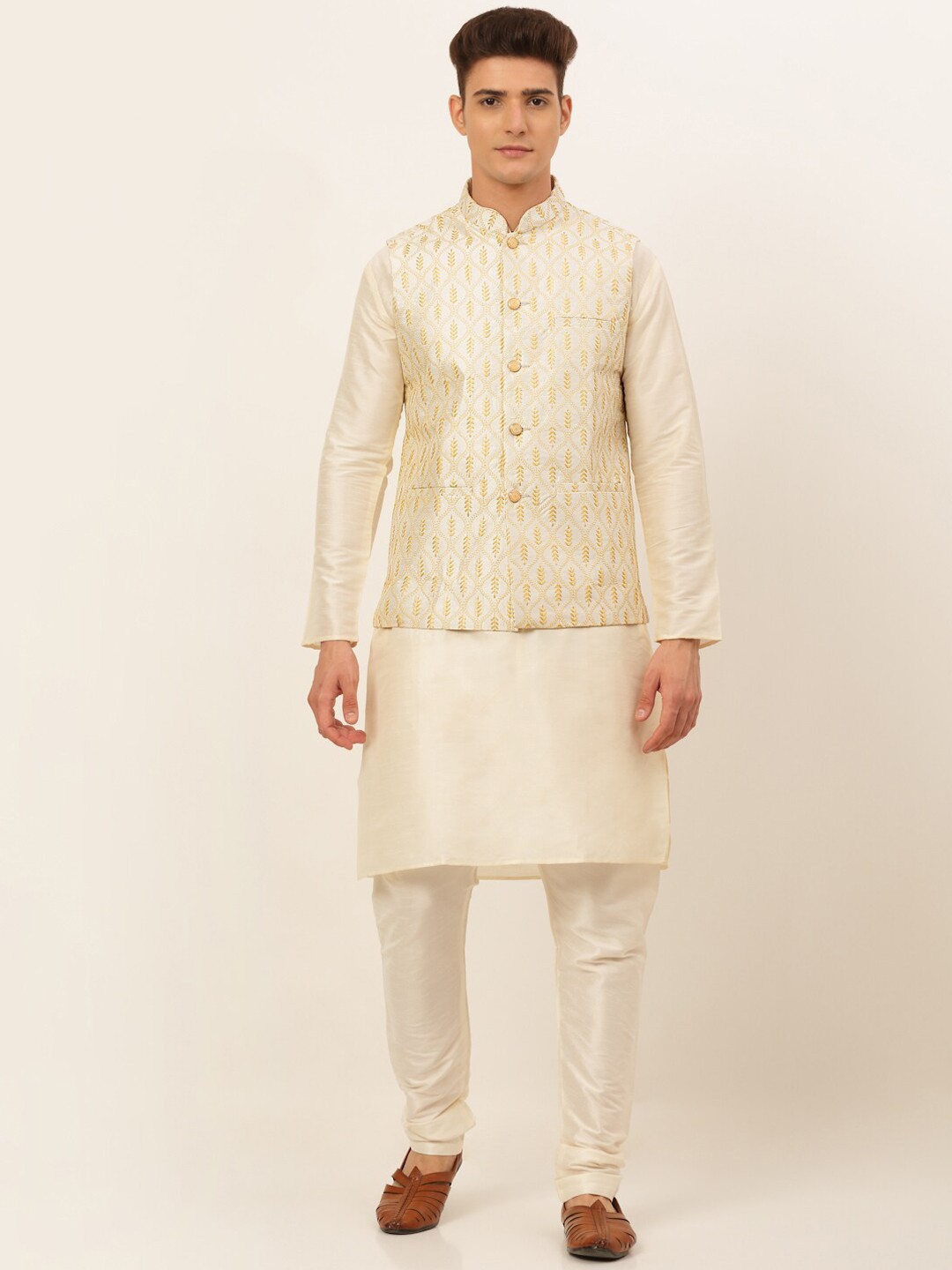 

Jompers Men Silver-Toned Kurta with Churidar