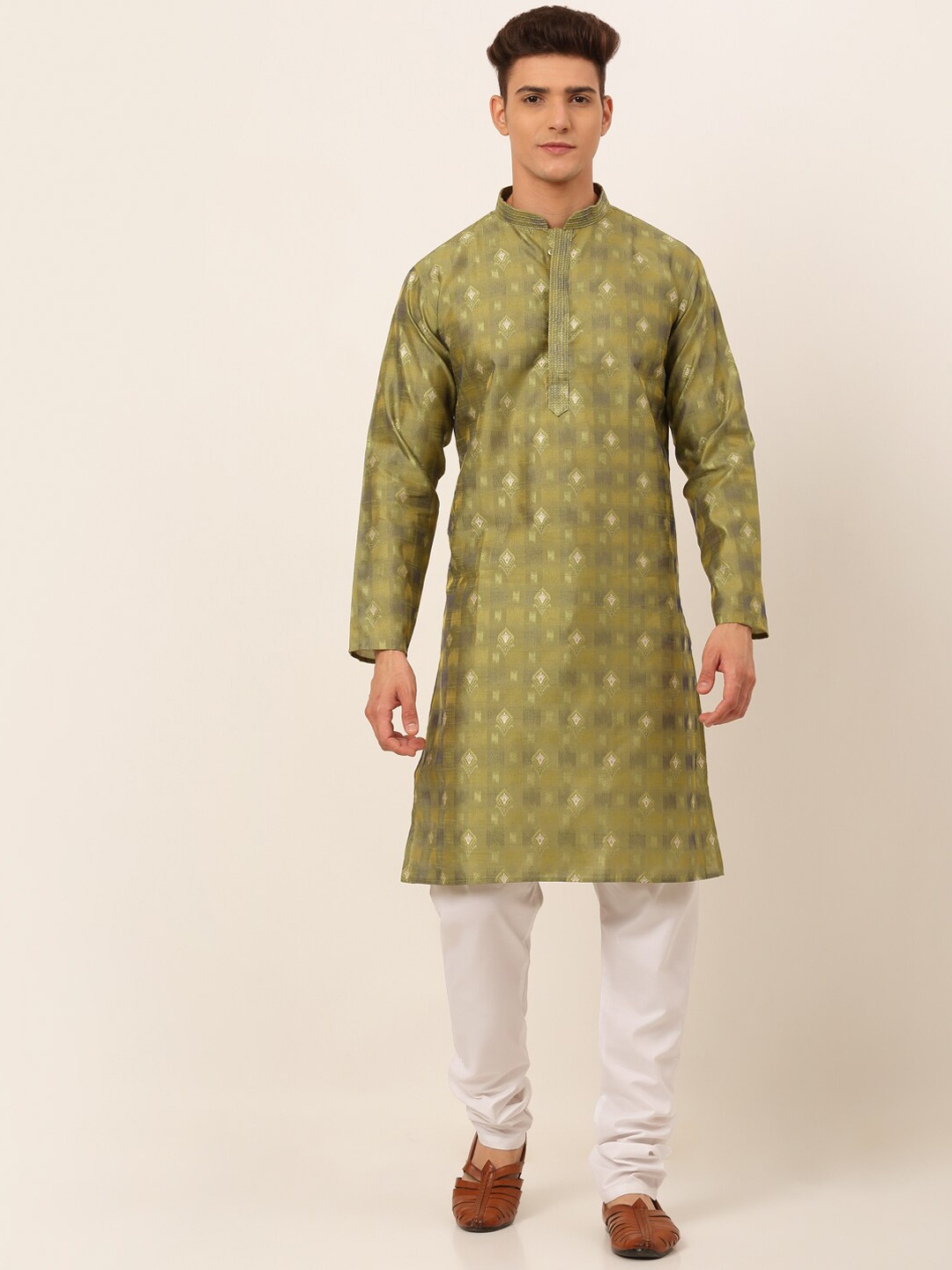 

Jompers Men Green Printed Kurta with Churidar