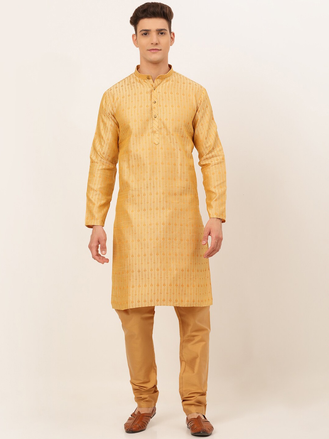 

Jompers Men Gold-Toned Thread Work Kurta with Pyjamas
