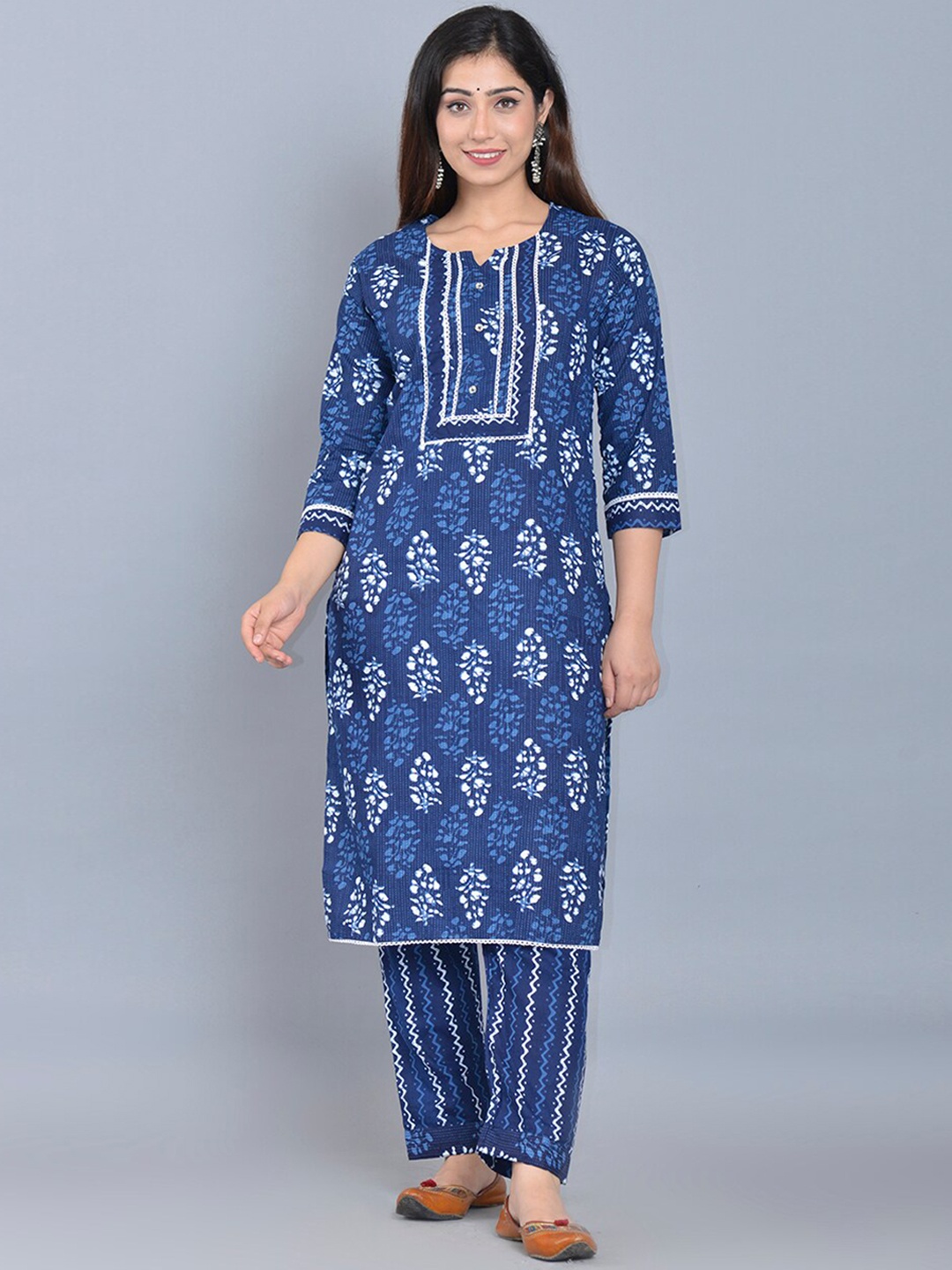 

Bachuu Women Navy Blue Floral Printed Kurta with Trousers
