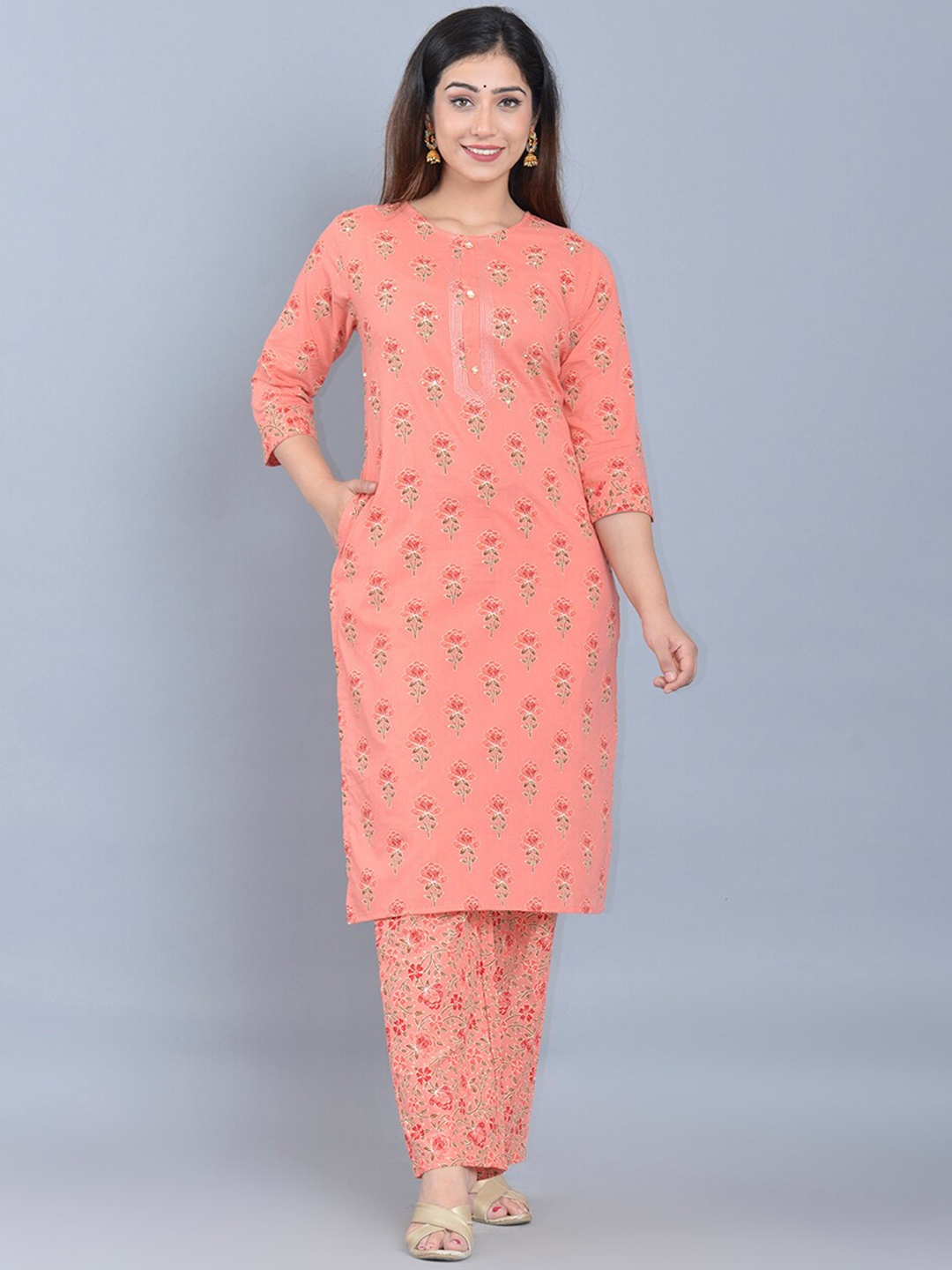 

Bachuu Women Peach-Coloured Floral Printed Kurta with Trousers