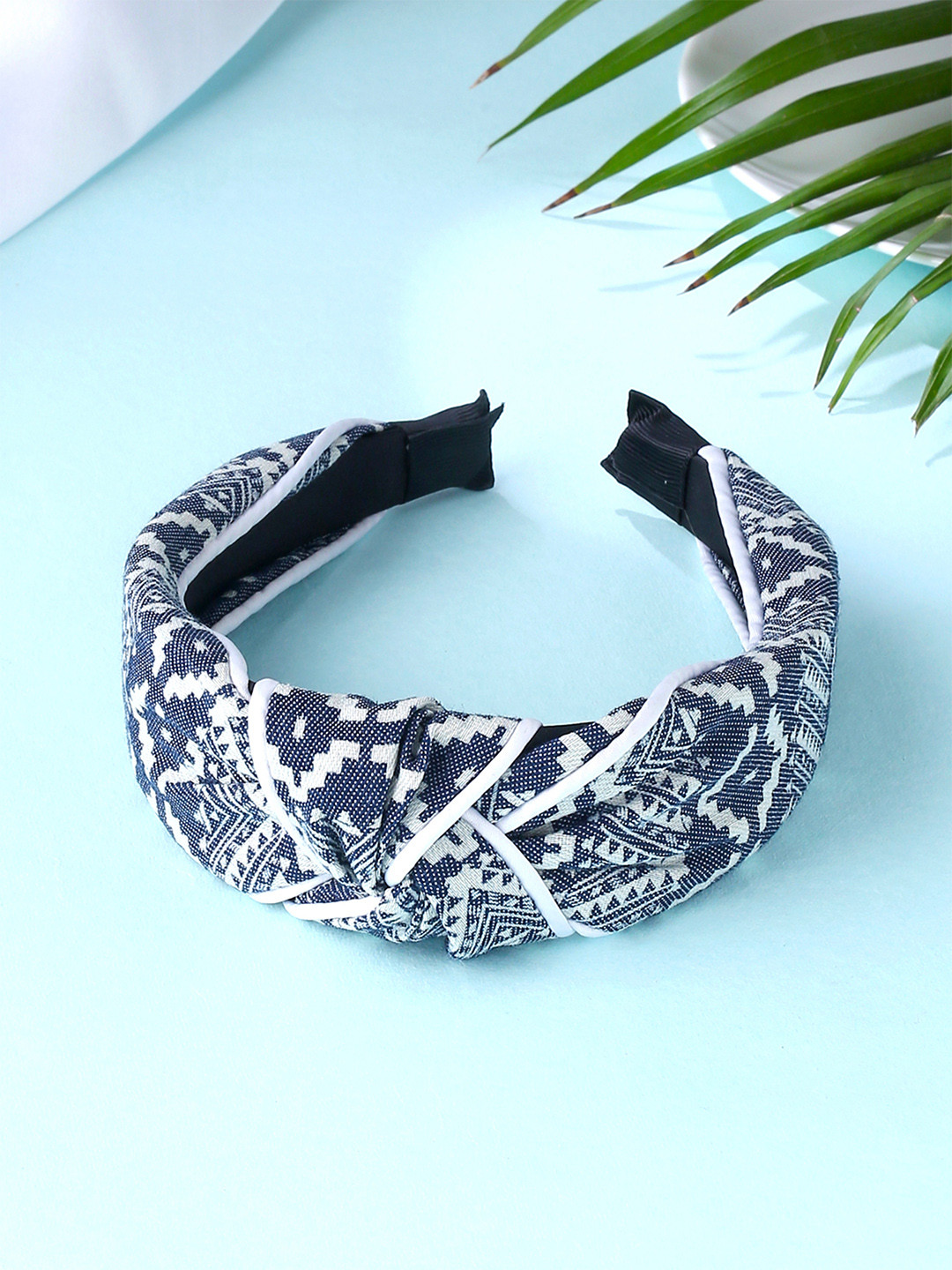

Yellow Chimes Women Blue & White Fabric Knot Printed Hairband
