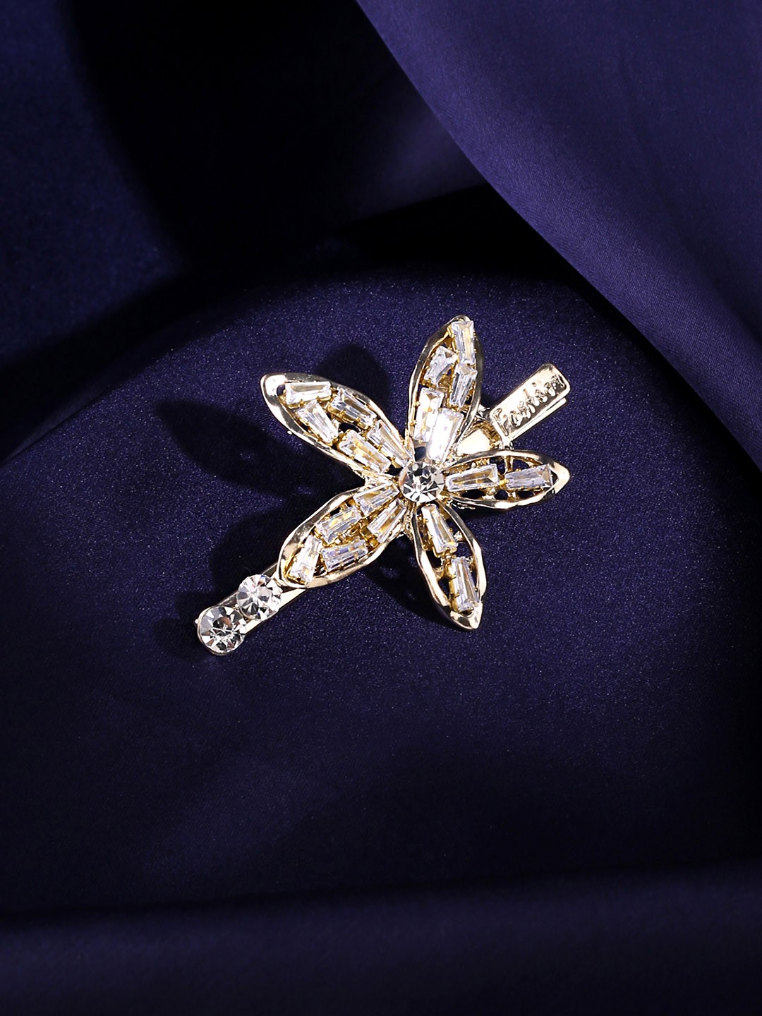 

Yellow Chimes Women White Crystal Floral Shaped Alligator Hairclips