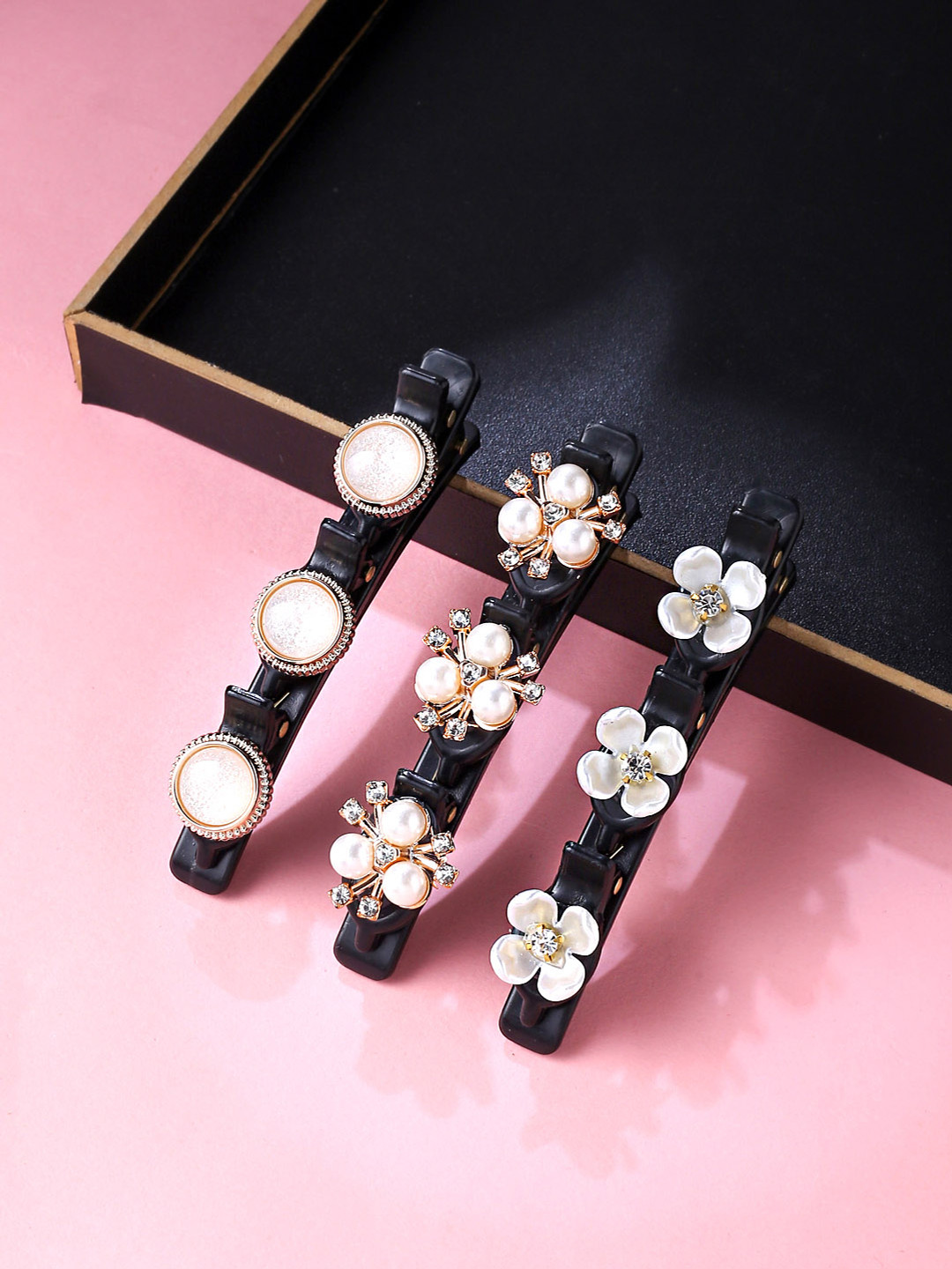 

Yellow Chimes Women Black & White Set of 3 Floral Alligator Hair Clips