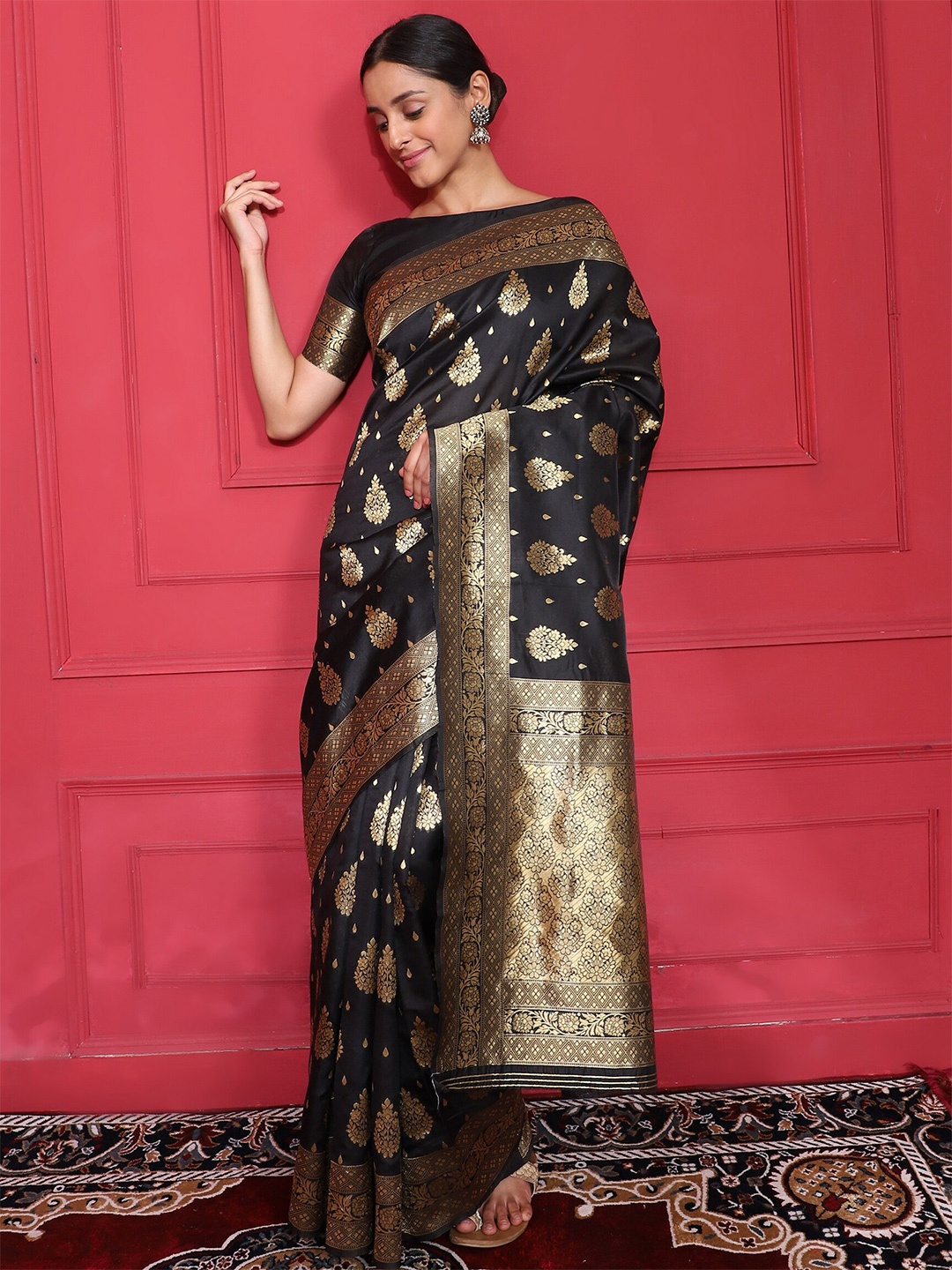 

Glemora Black & Gold-Toned Woven Design Pure Silk Kanjeevaram Saree