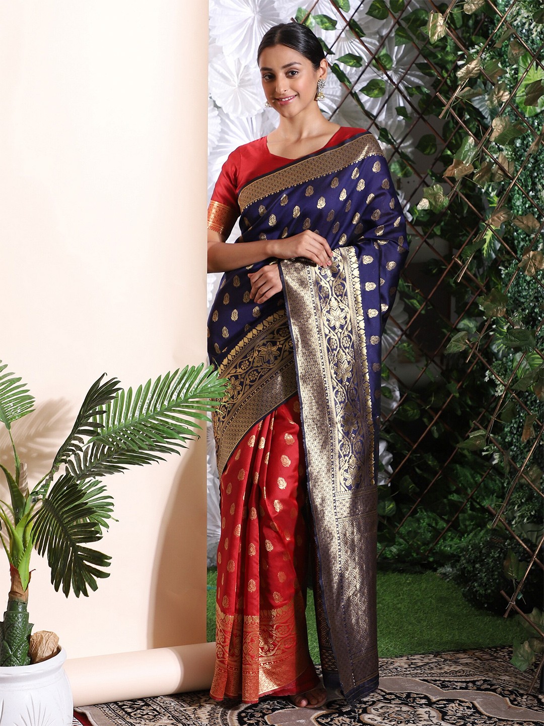 

Glemora Women Navy Blue & Red Woven Design Zari Art Silk Kanjeevaram Saree