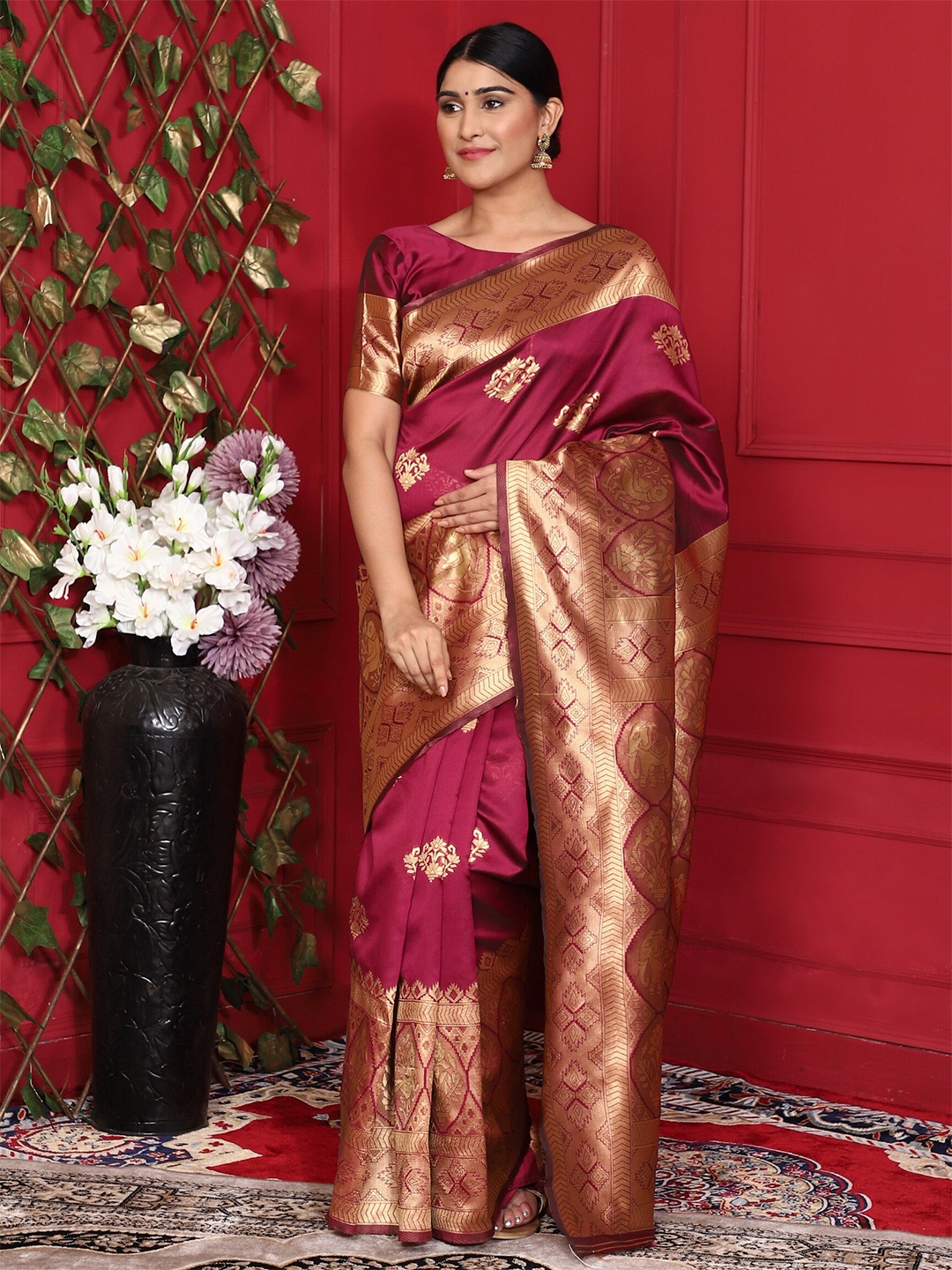 

Glemora Women Magenta & Gold-Toned Woven Design Zari Art Silk Kanjeevaram Saree