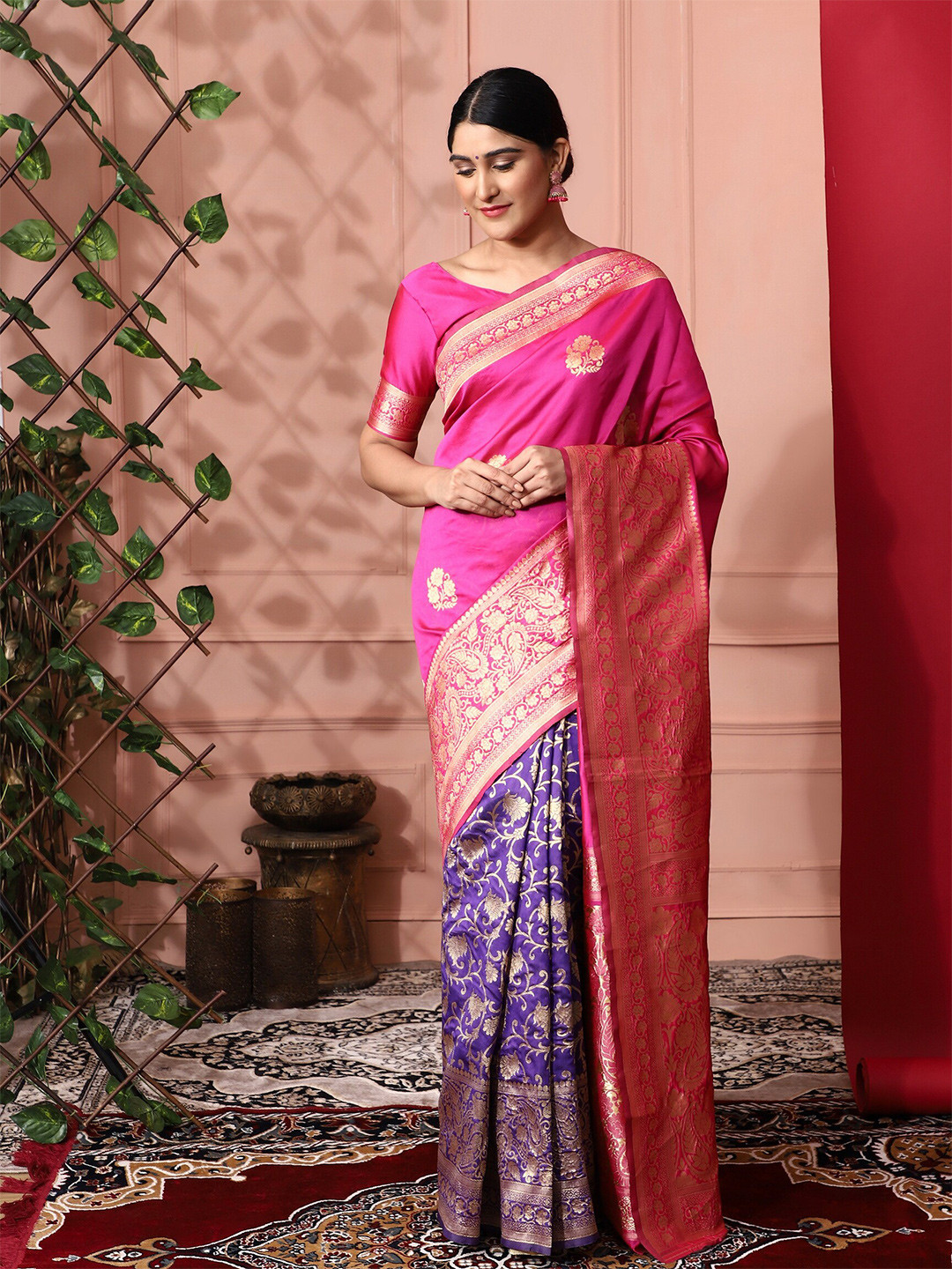 

Glemora Pink & Purple Woven Design Zari Art Silk Kanjeevaram Saree