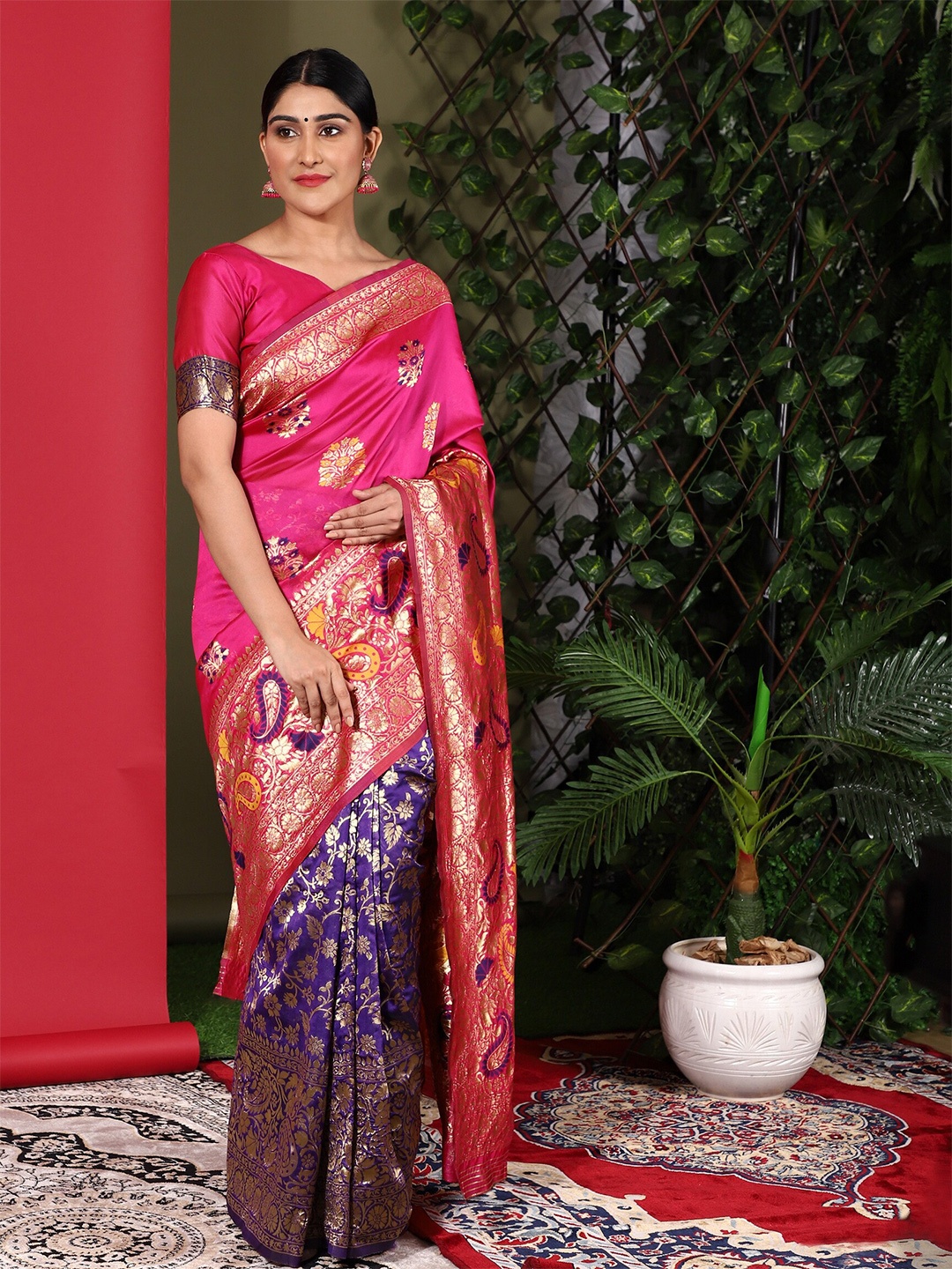 

Glemora Pink & Purple Ethnic Motifs Zari Art Silk Kanjeevaram Saree