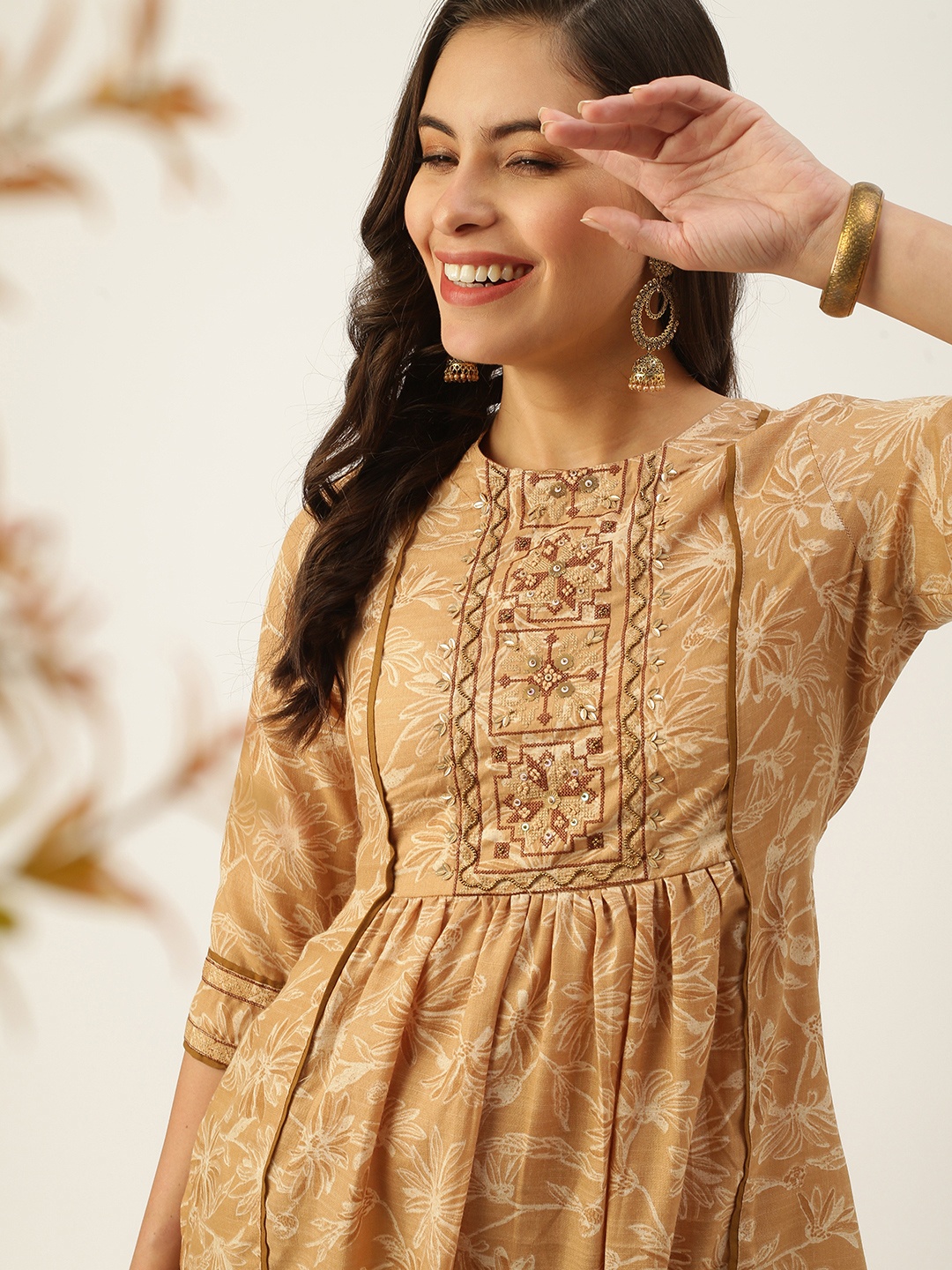 

SHOWOFF Women Beige Floral Printed Kurta